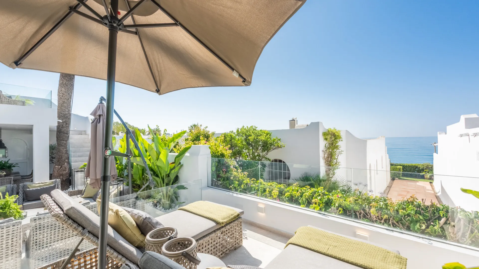 3 bedrooms town house in El Oasis Club for sale