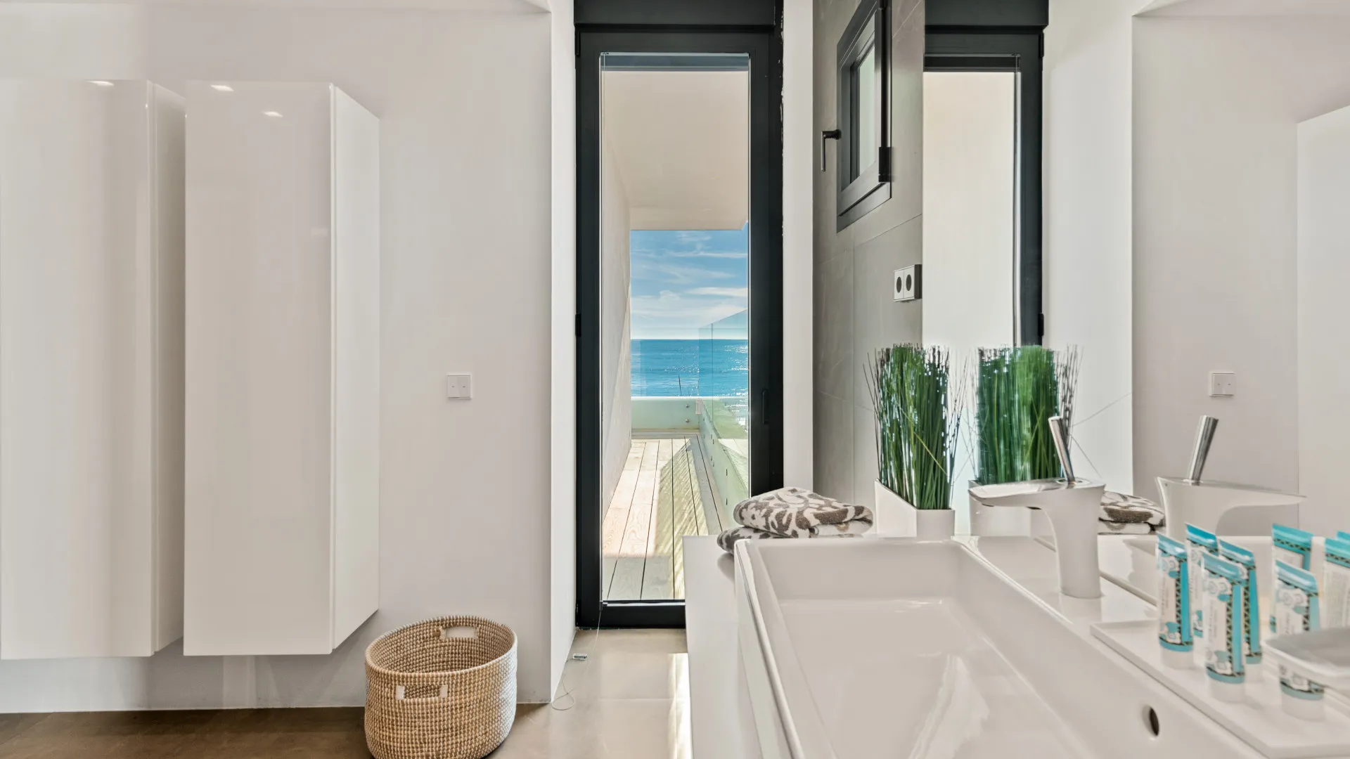 Villa a la venta en Costabella con 6 dormitorios