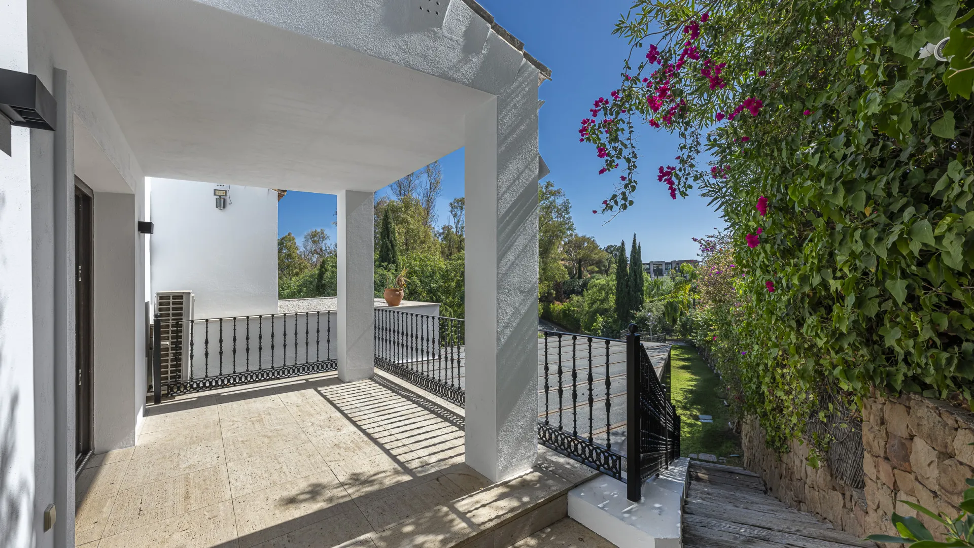 Villa for sale in El Herrojo with 7 bedrooms