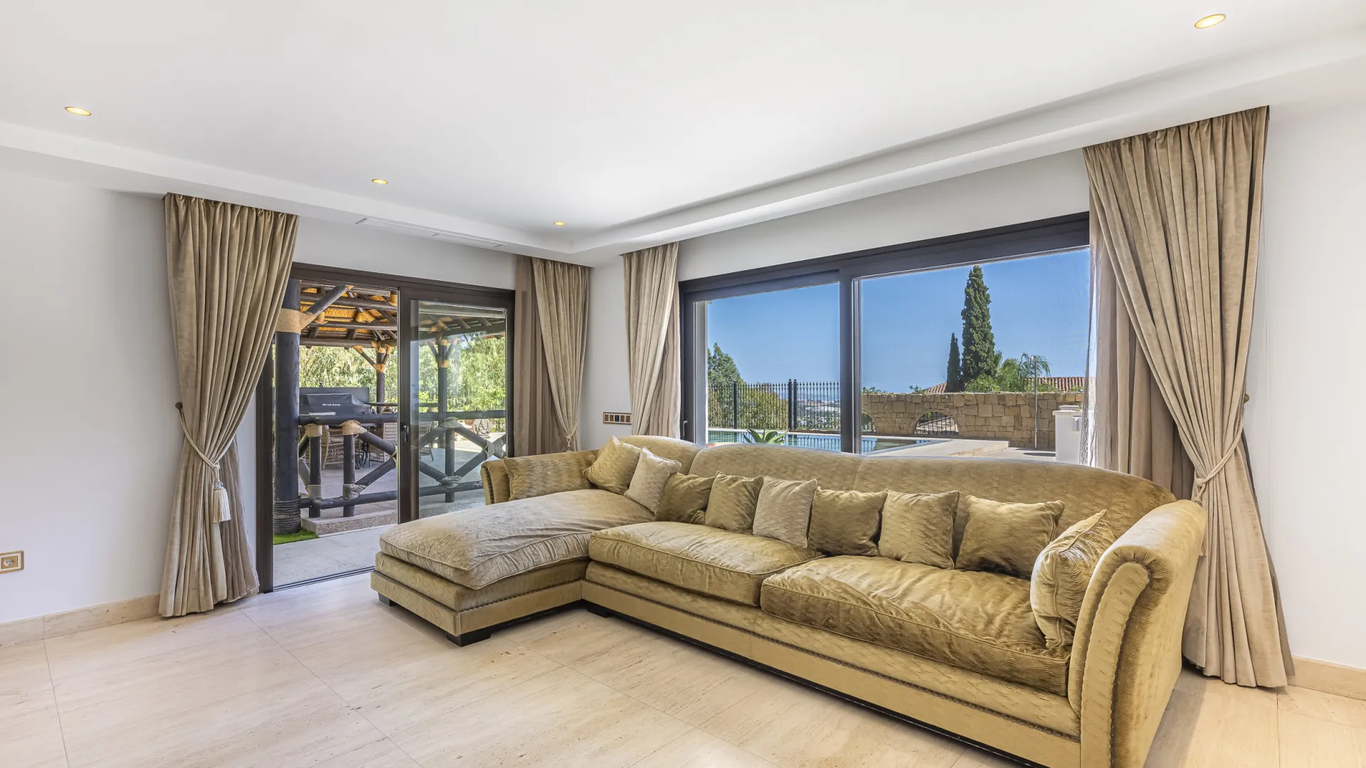 Villa for sale in El Herrojo with 7 bedrooms