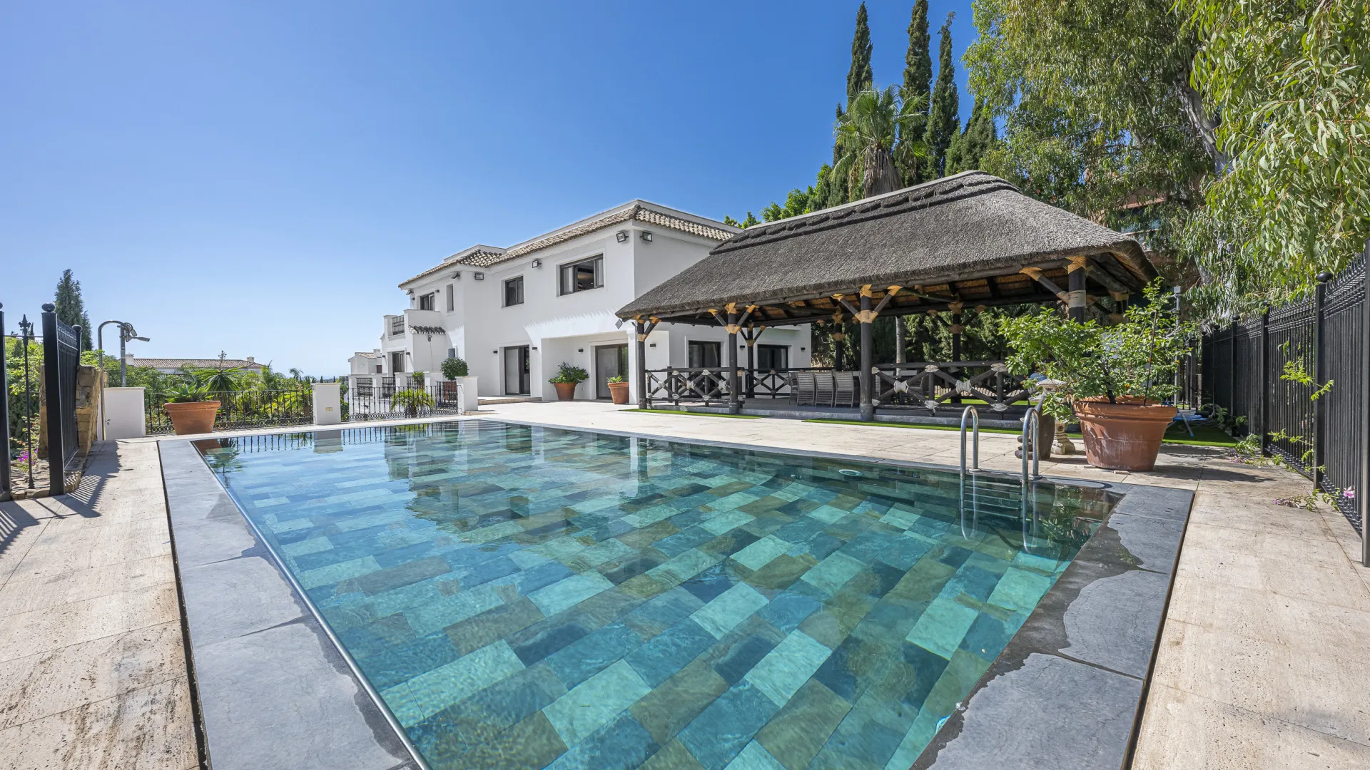 Villa for sale in El Herrojo with 7 bedrooms