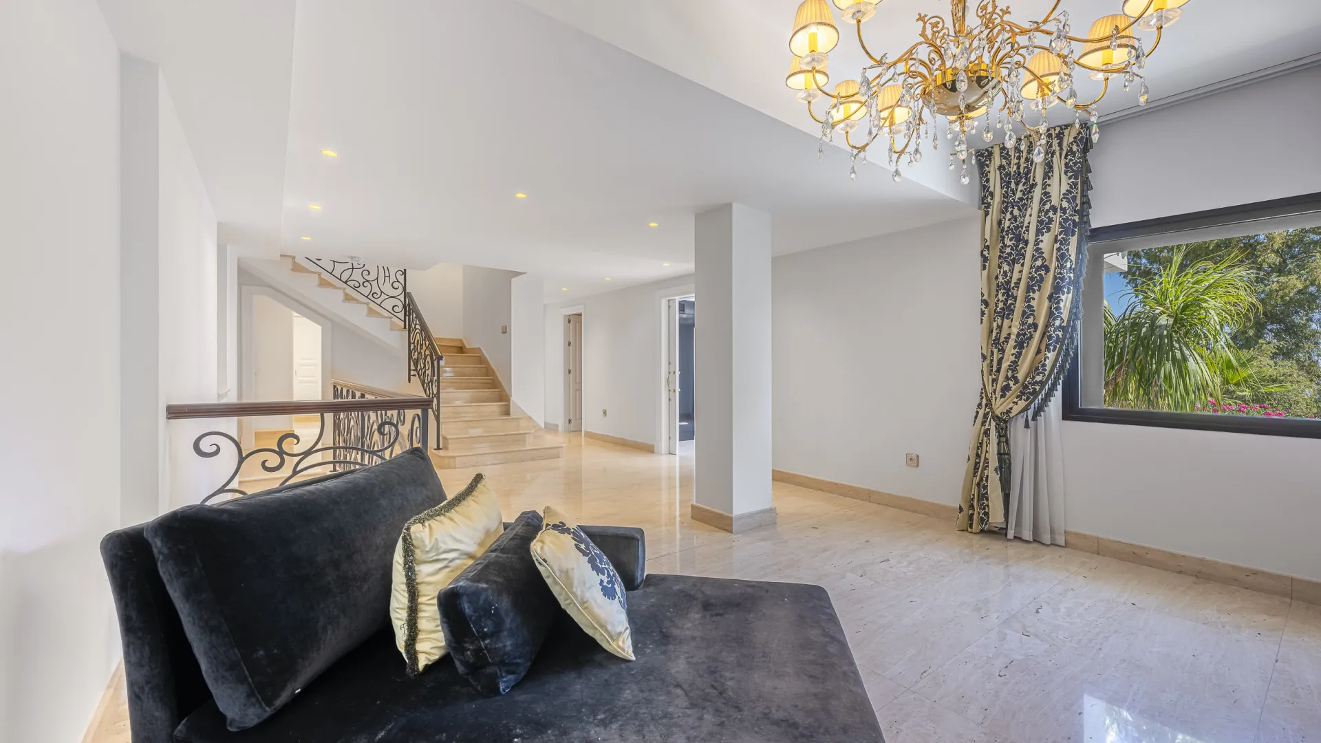 Villa for sale in El Herrojo with 7 bedrooms