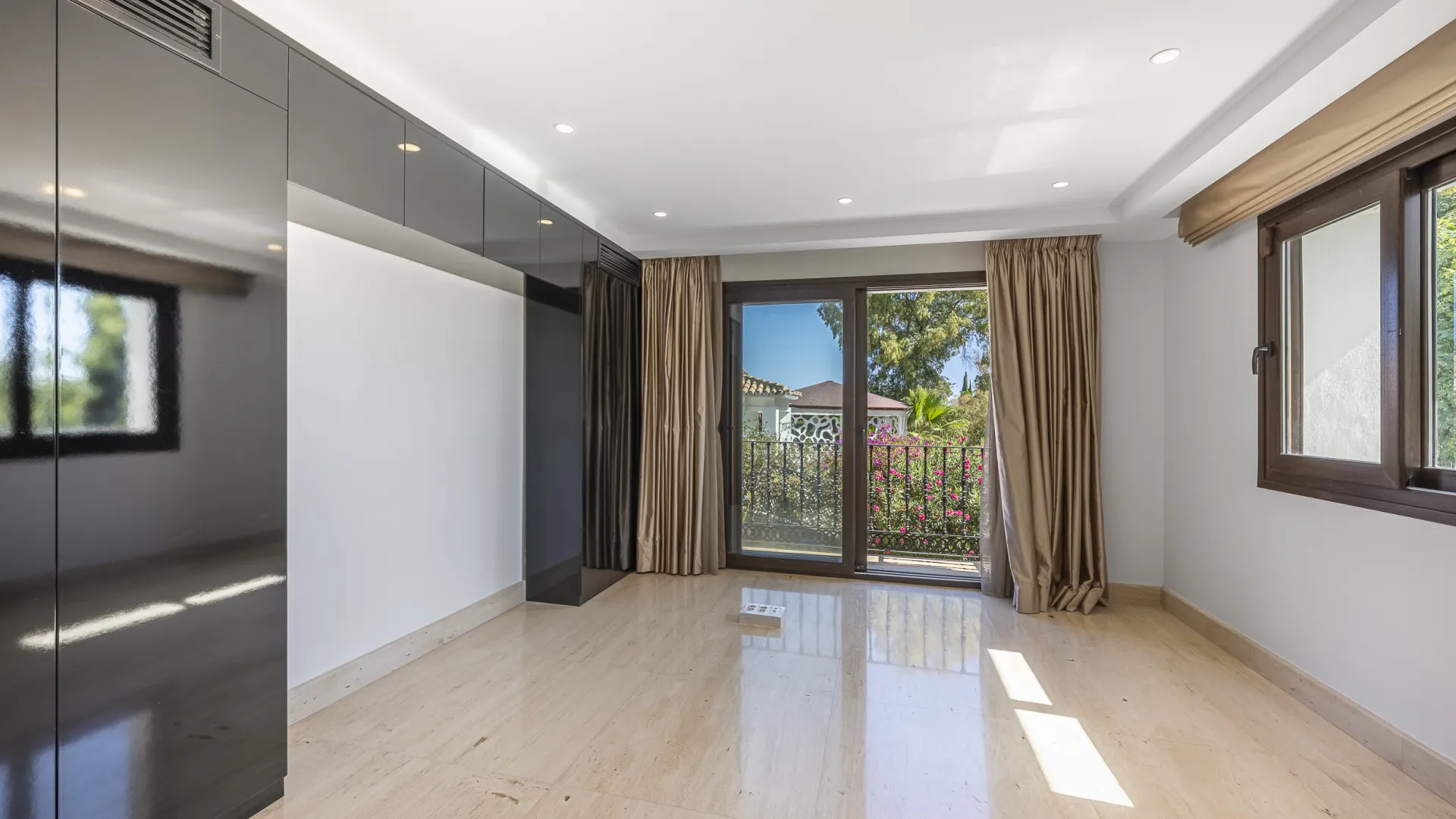 Villa for sale in El Herrojo with 7 bedrooms