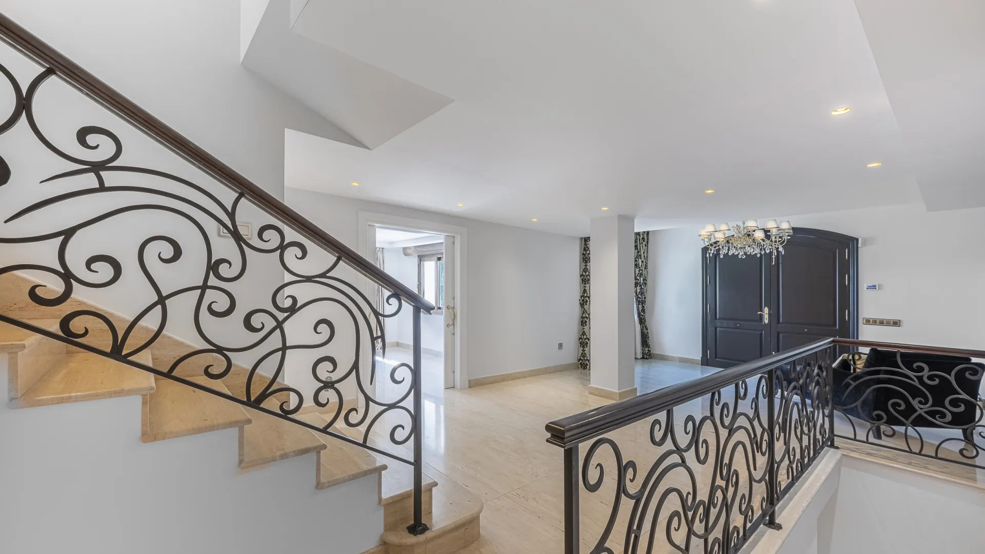 Villa for sale in El Herrojo with 7 bedrooms