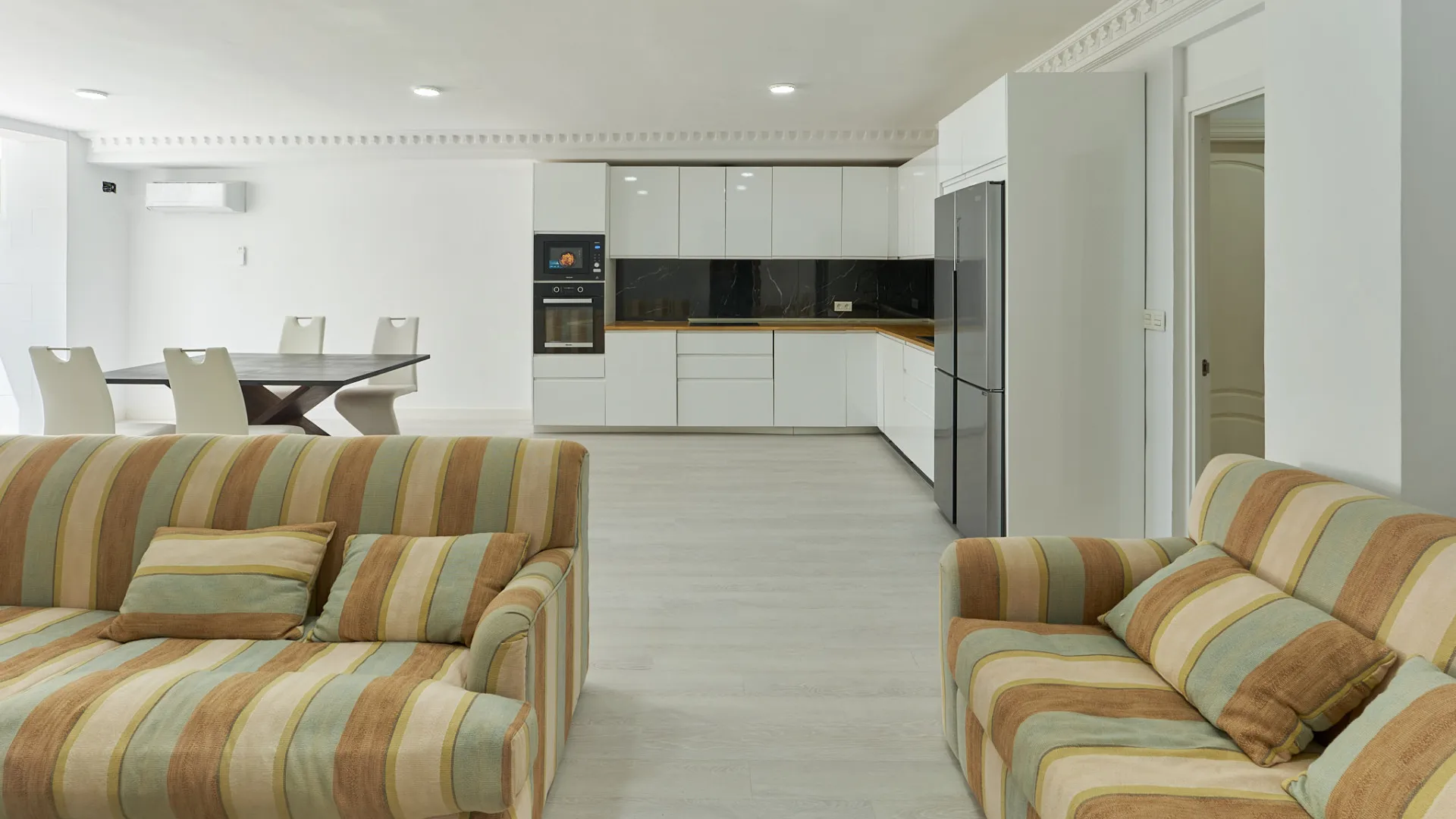 For sale Marbelah Pueblo town house with 4 bedrooms