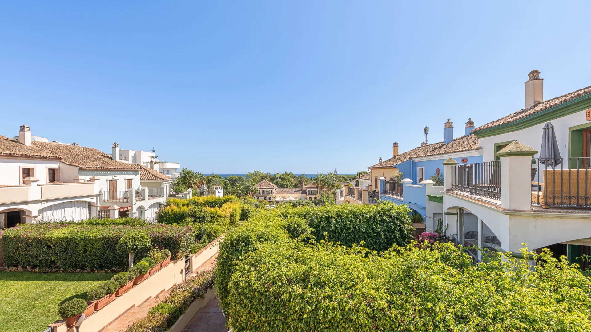 For sale Marbelah Pueblo town house with 4 bedrooms