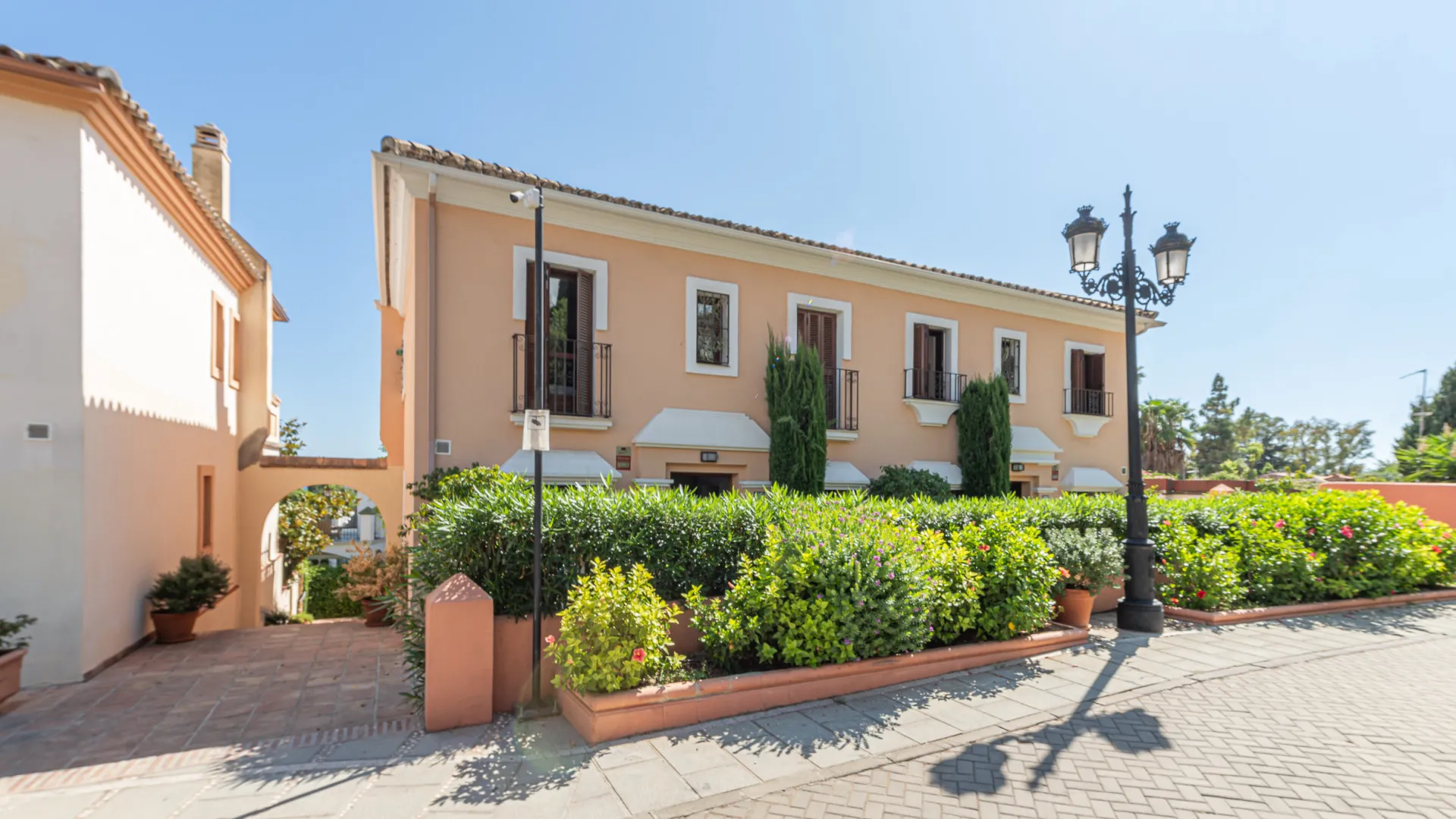 For sale Marbelah Pueblo town house with 4 bedrooms