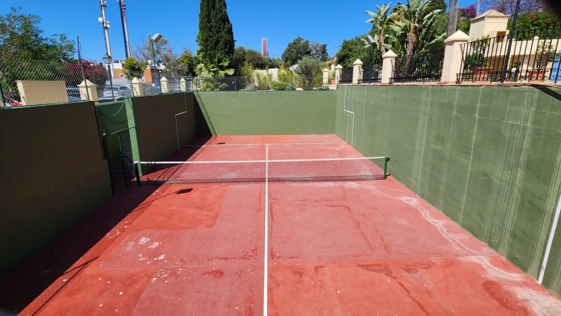 For sale Marbelah Pueblo town house with 4 bedrooms