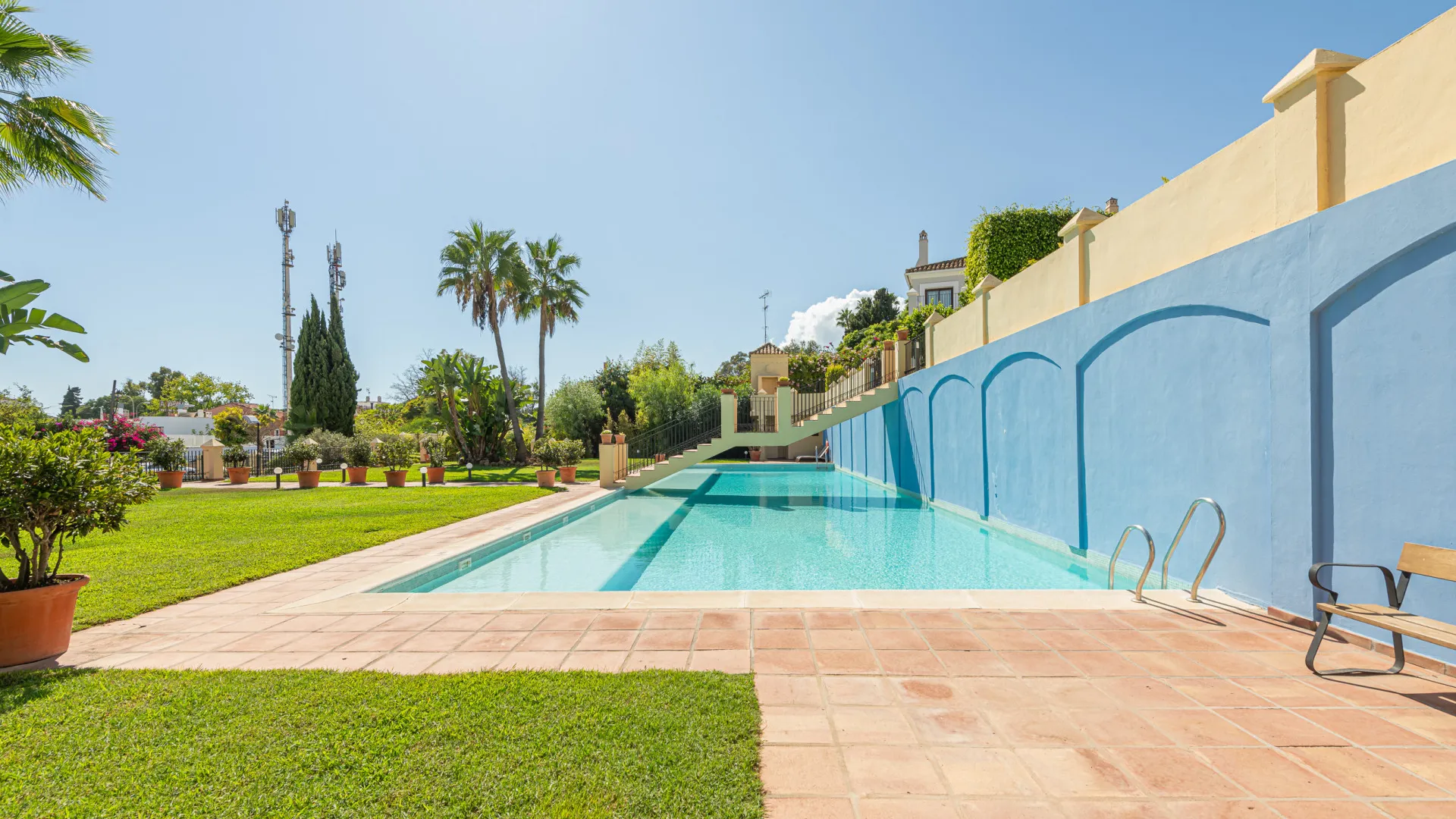 For sale Marbelah Pueblo town house with 4 bedrooms