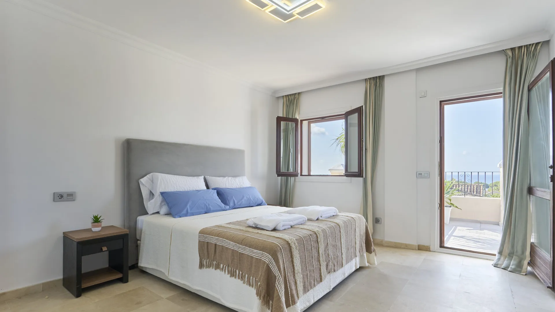 For sale Marbelah Pueblo town house with 4 bedrooms