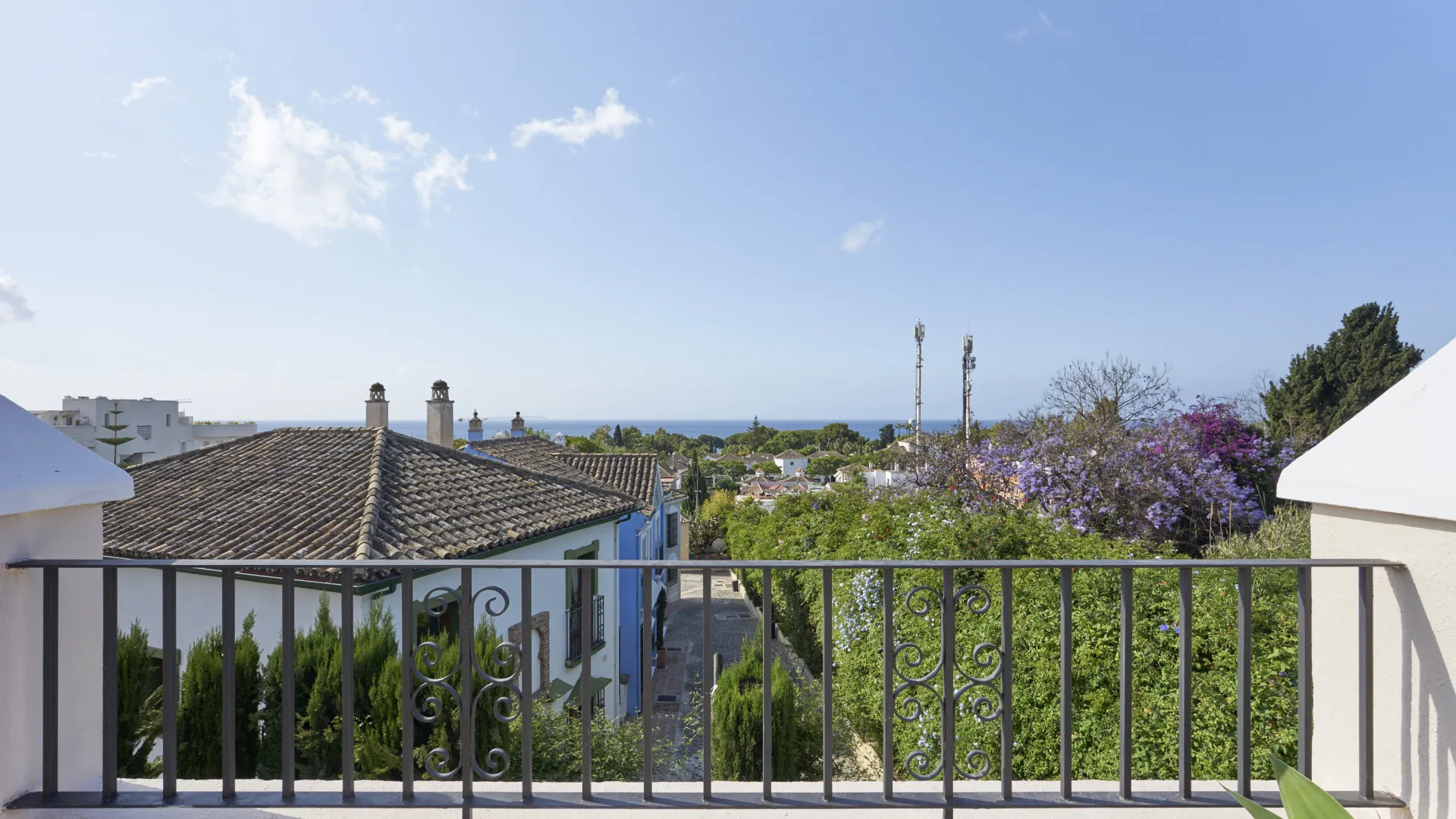 For sale Marbelah Pueblo town house with 4 bedrooms