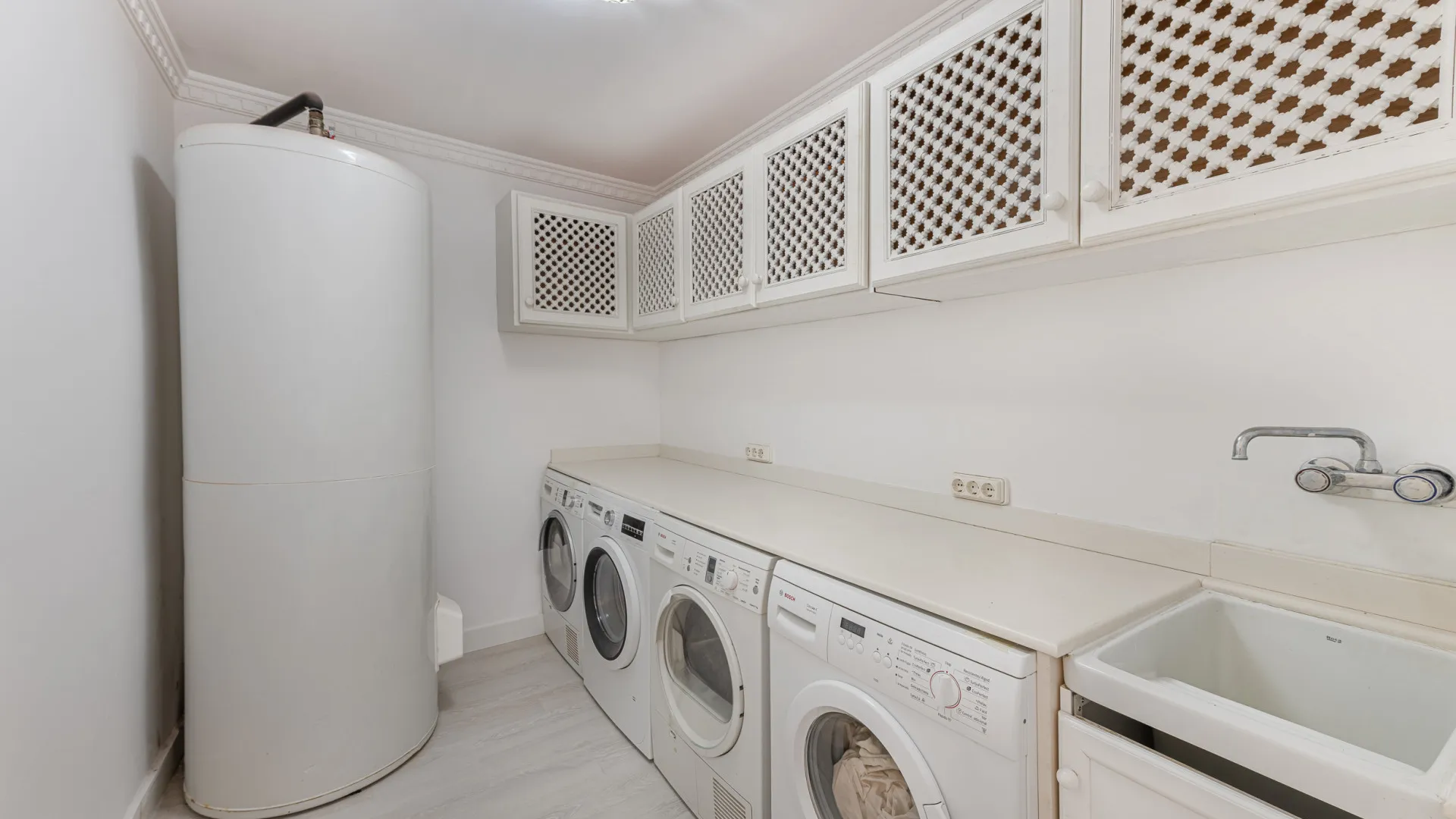 For sale Marbelah Pueblo town house with 4 bedrooms