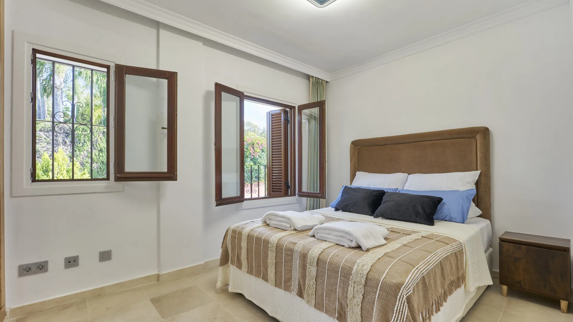 For sale Marbelah Pueblo town house with 4 bedrooms