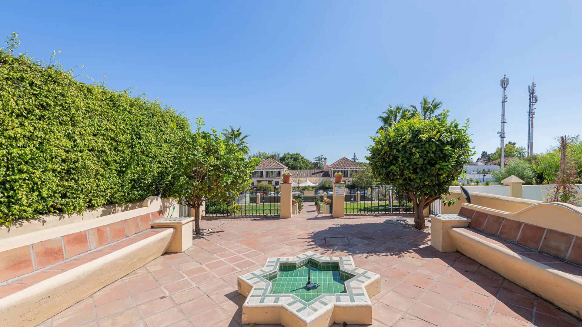 For sale Marbelah Pueblo town house with 4 bedrooms