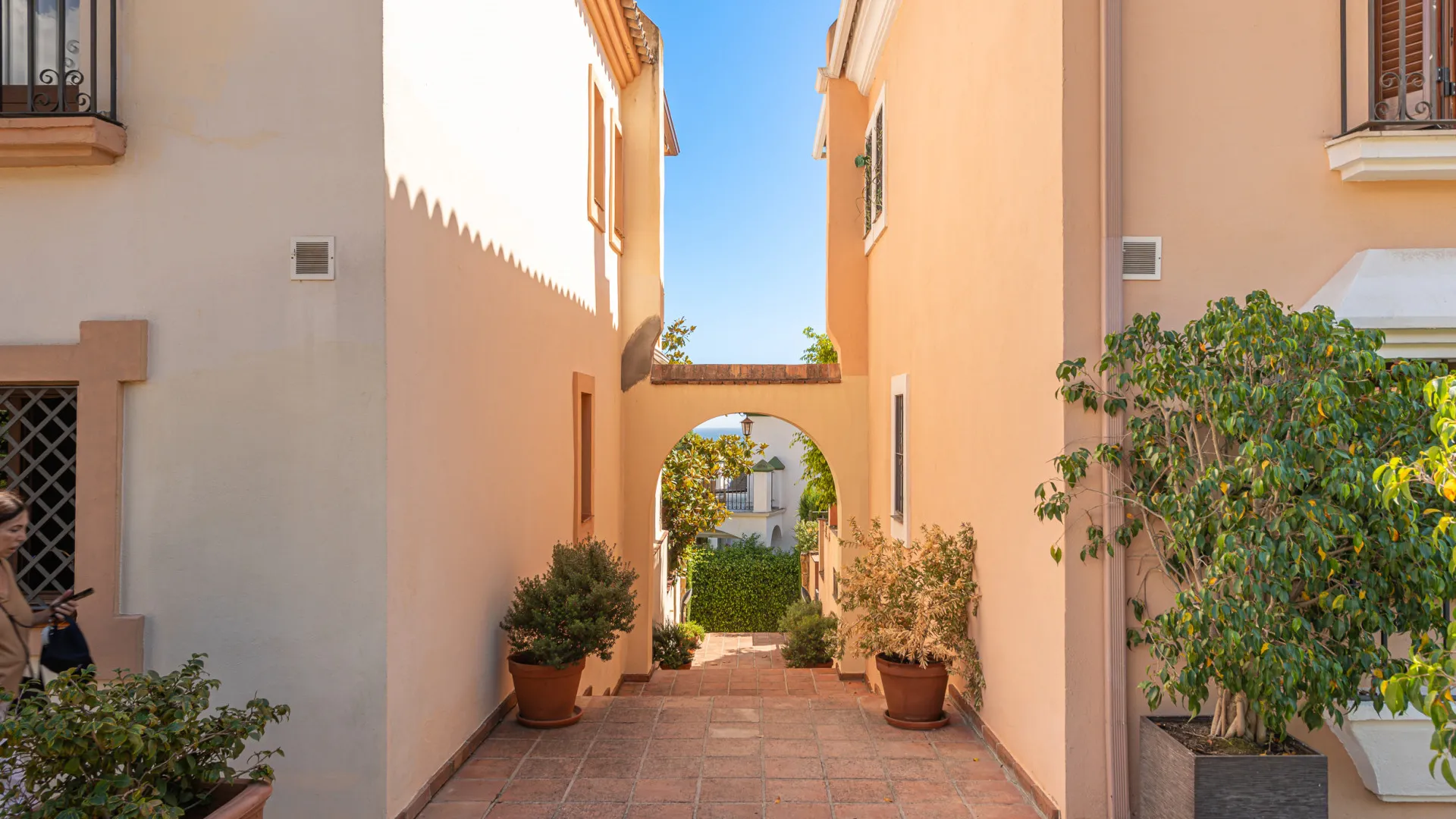 For sale Marbelah Pueblo town house with 4 bedrooms