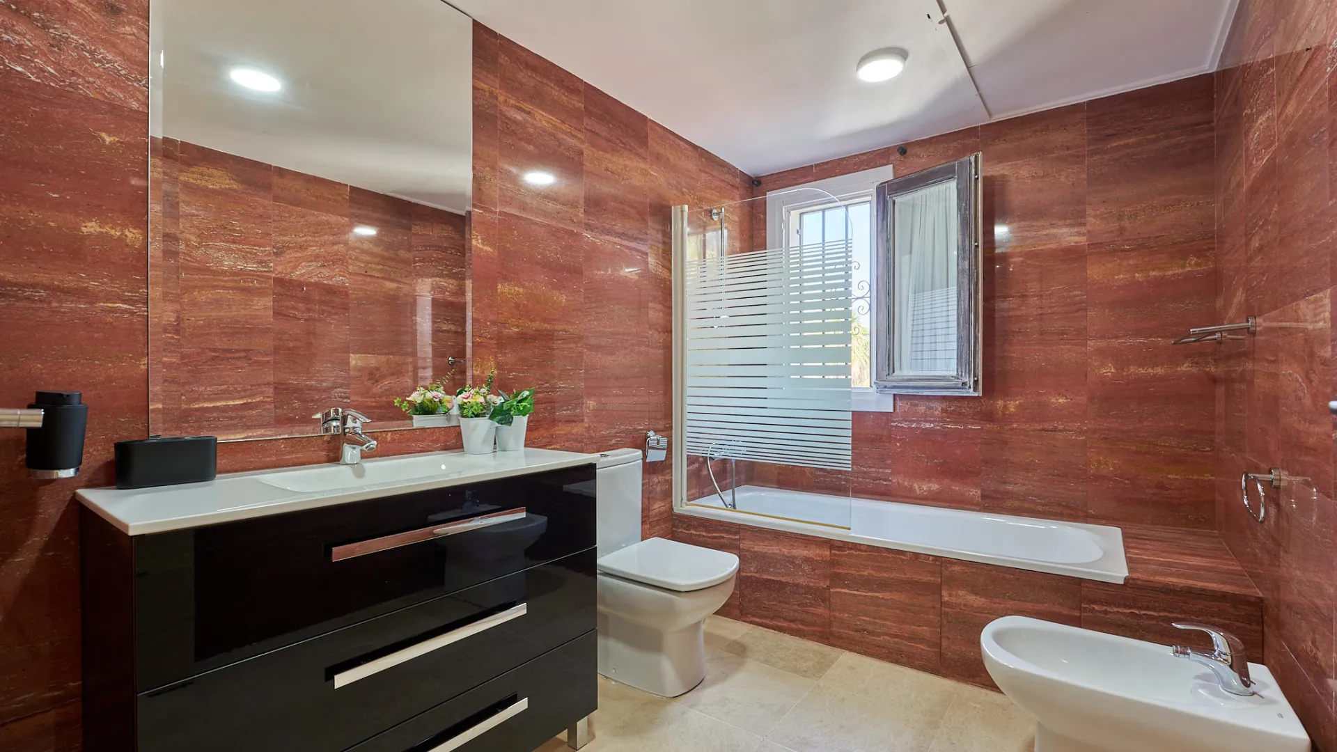 For sale Marbelah Pueblo town house with 4 bedrooms