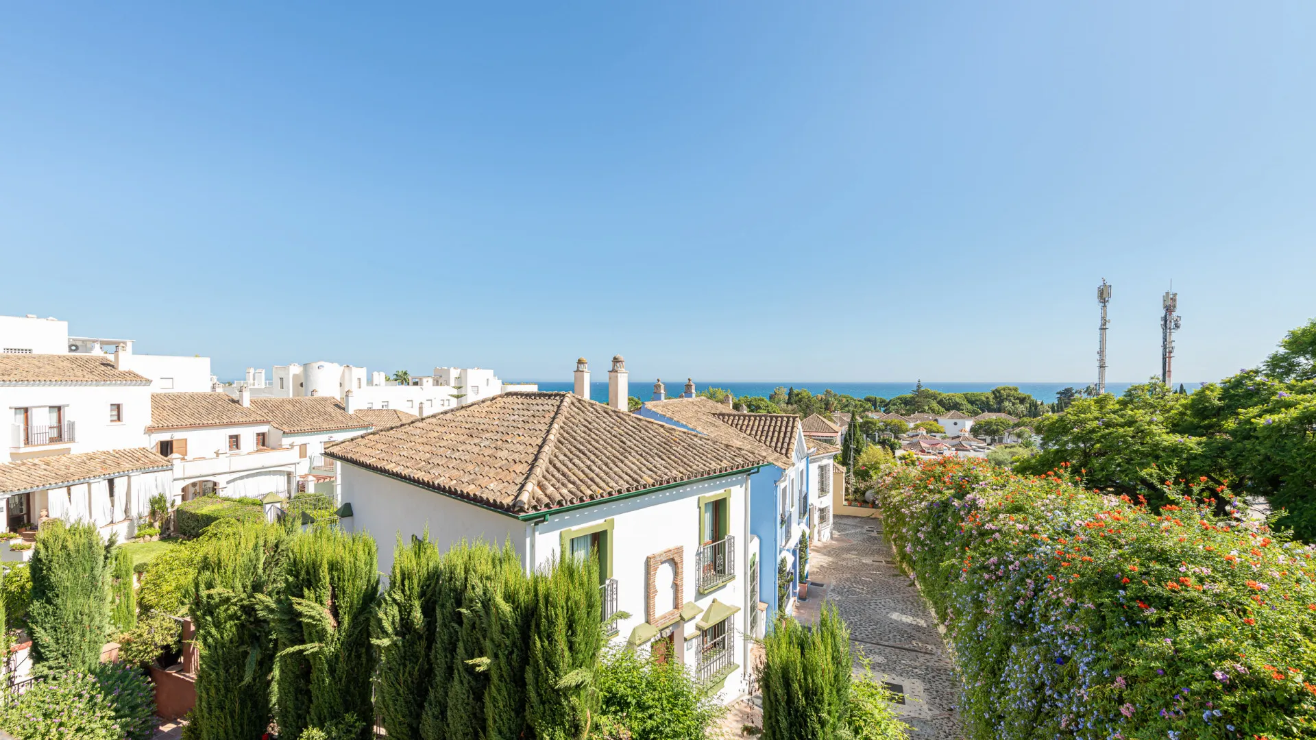 For sale Marbelah Pueblo town house with 4 bedrooms