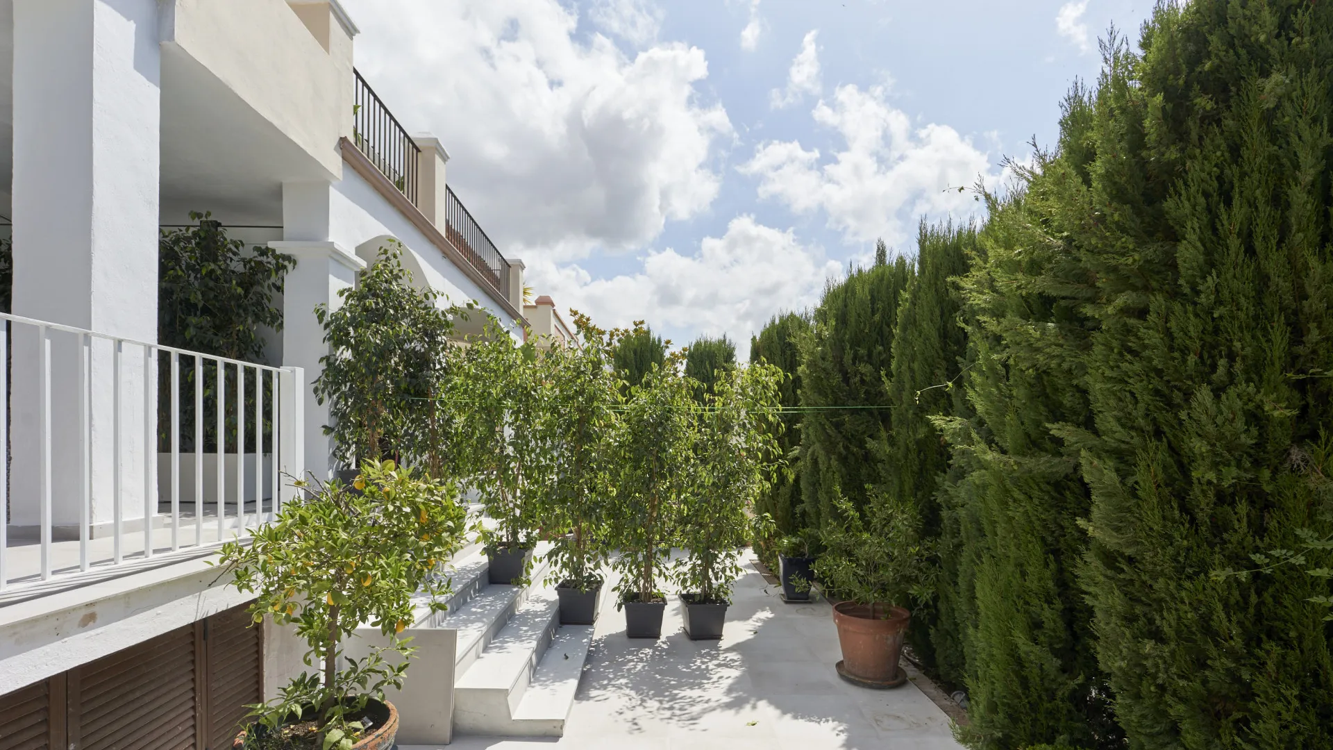 For sale Marbelah Pueblo town house with 4 bedrooms