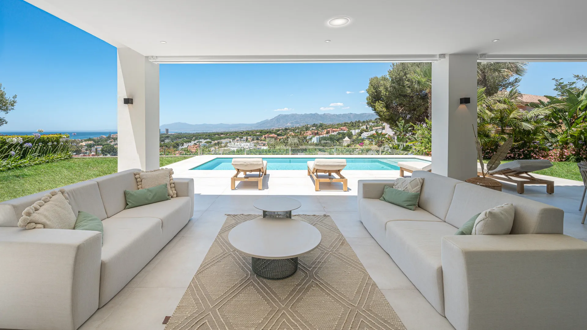 For sale 5 bedrooms villa in Artola