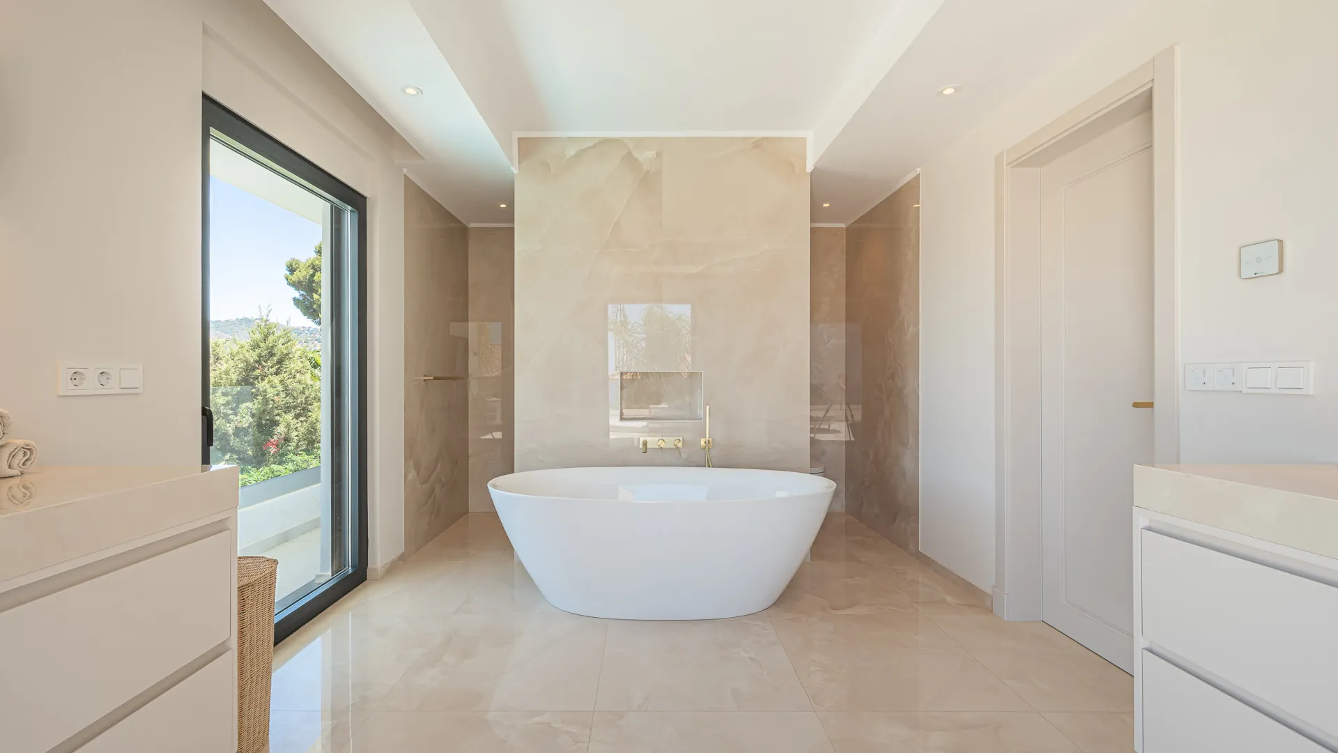 For sale 5 bedrooms villa in Artola