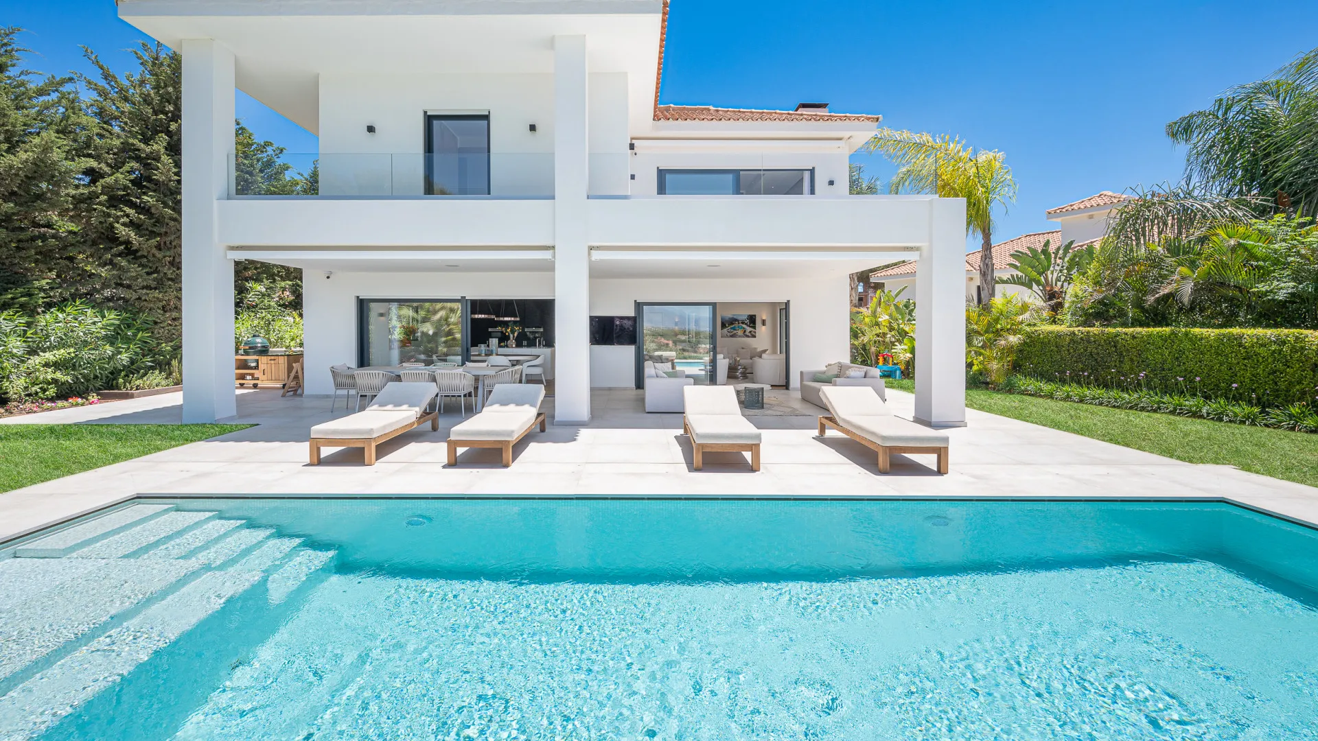 For sale 5 bedrooms villa in Artola