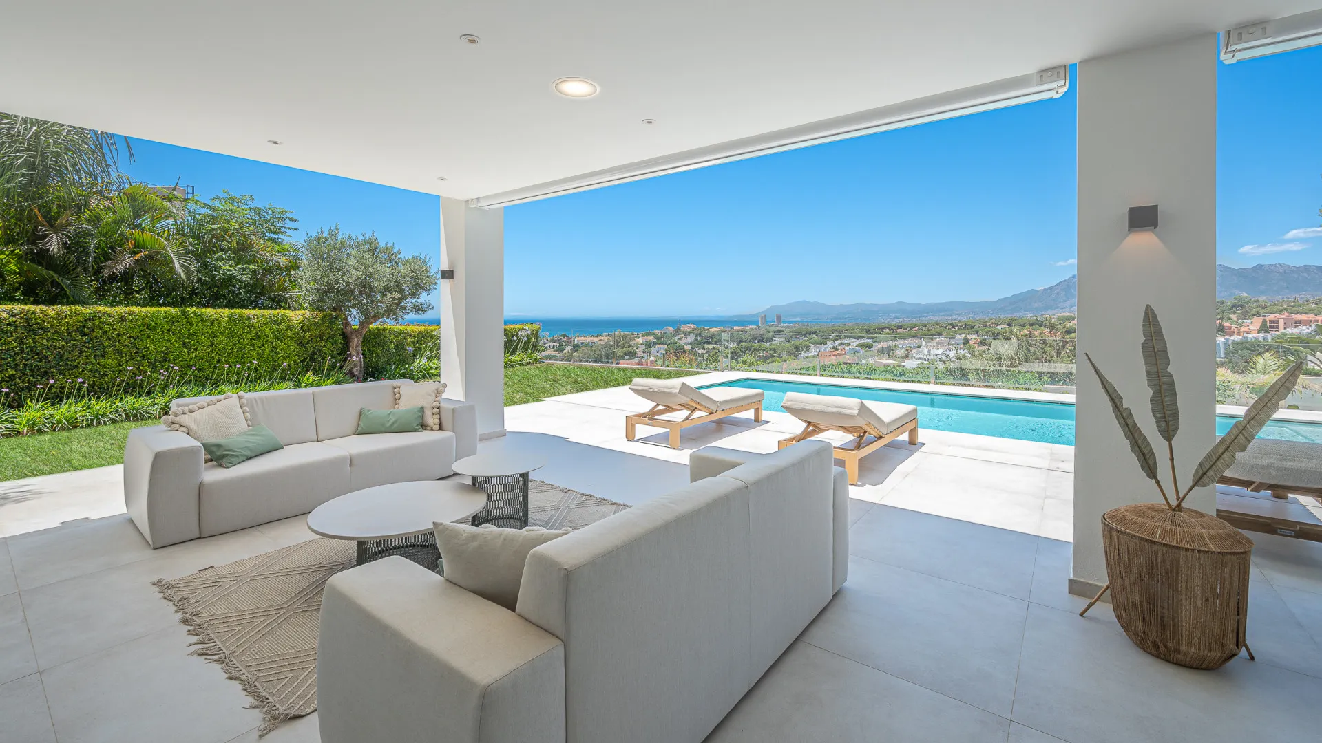 For sale 5 bedrooms villa in Artola