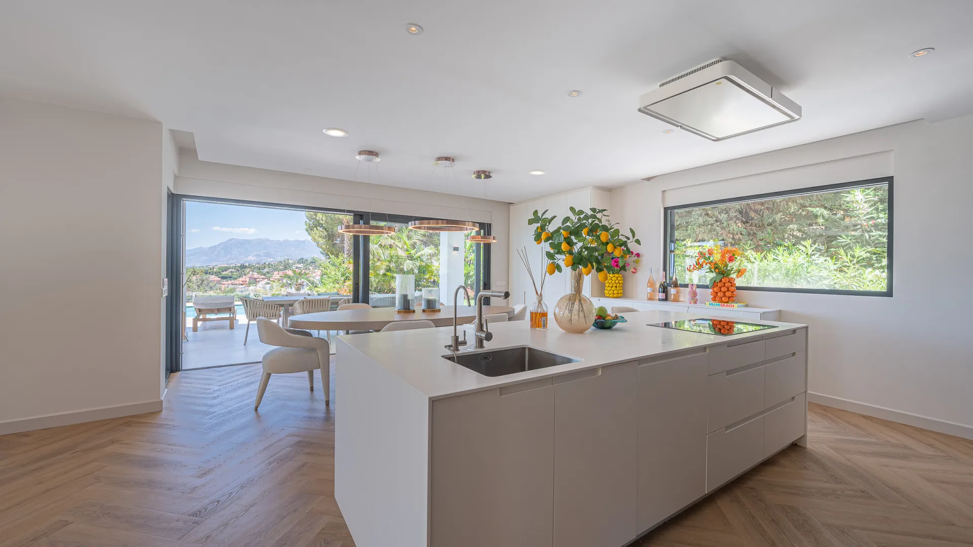 For sale 5 bedrooms villa in Artola