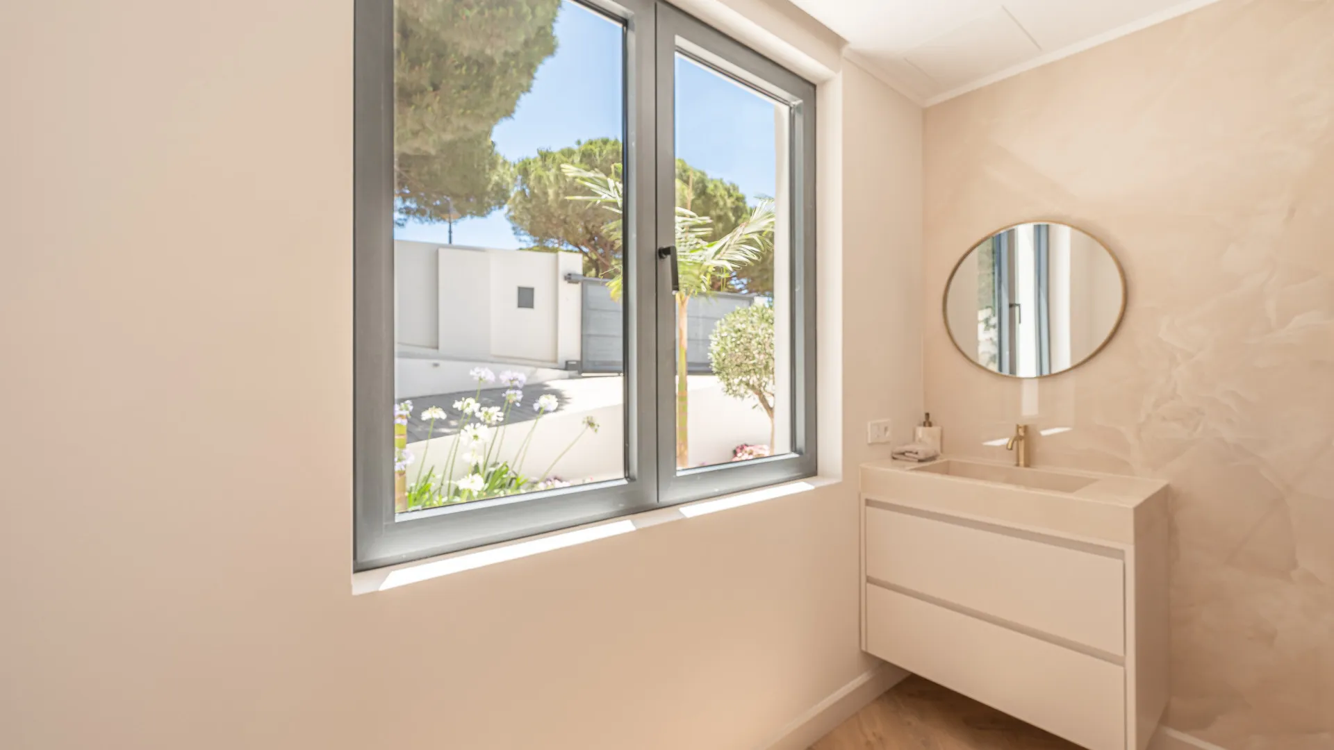 For sale 5 bedrooms villa in Artola