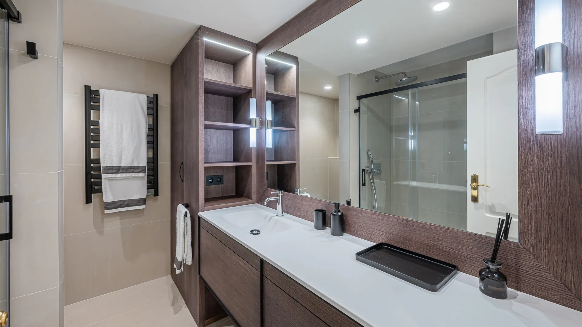 Buy Marina Puente Romano apartment