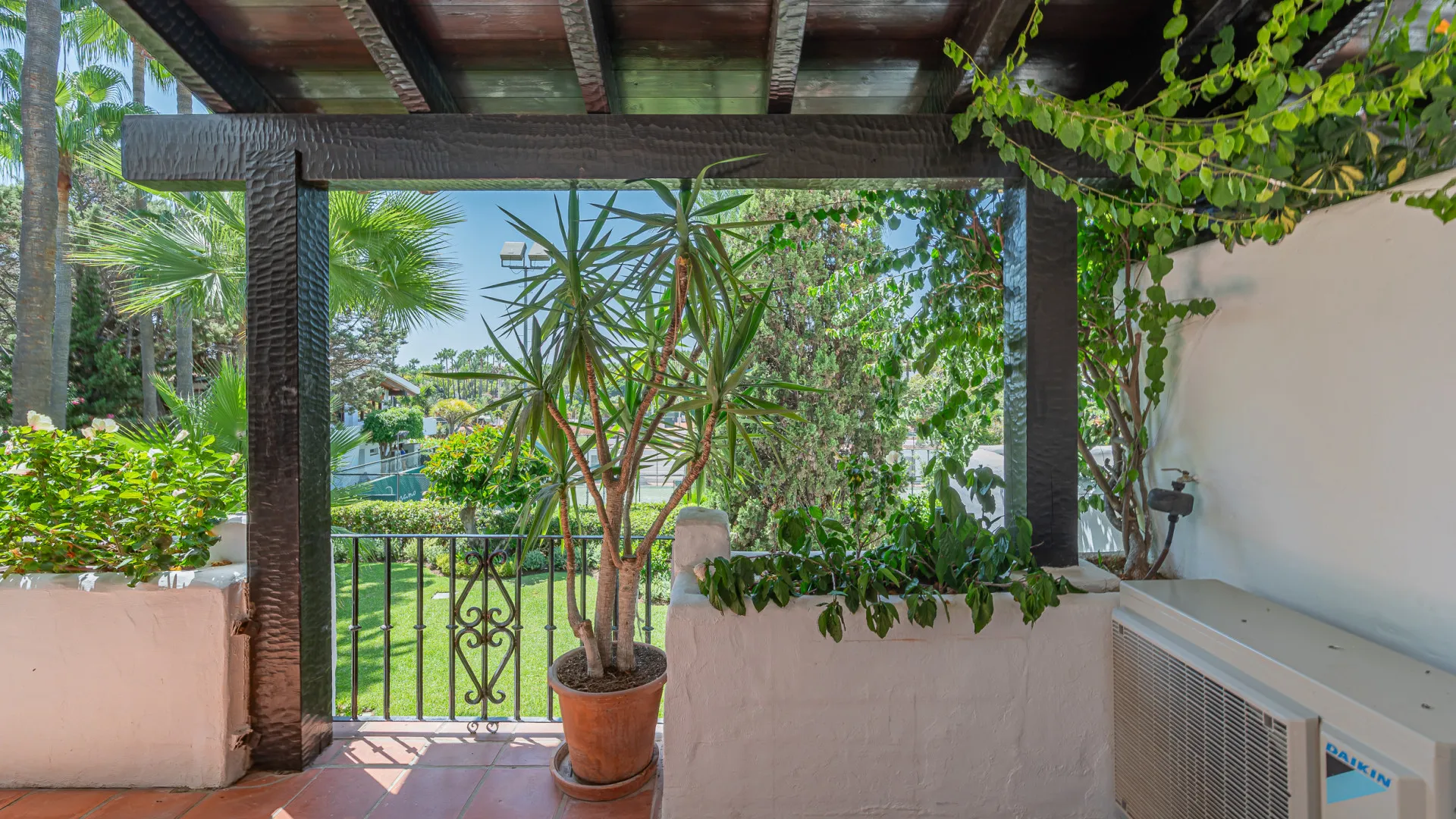 Buy Marina Puente Romano apartment