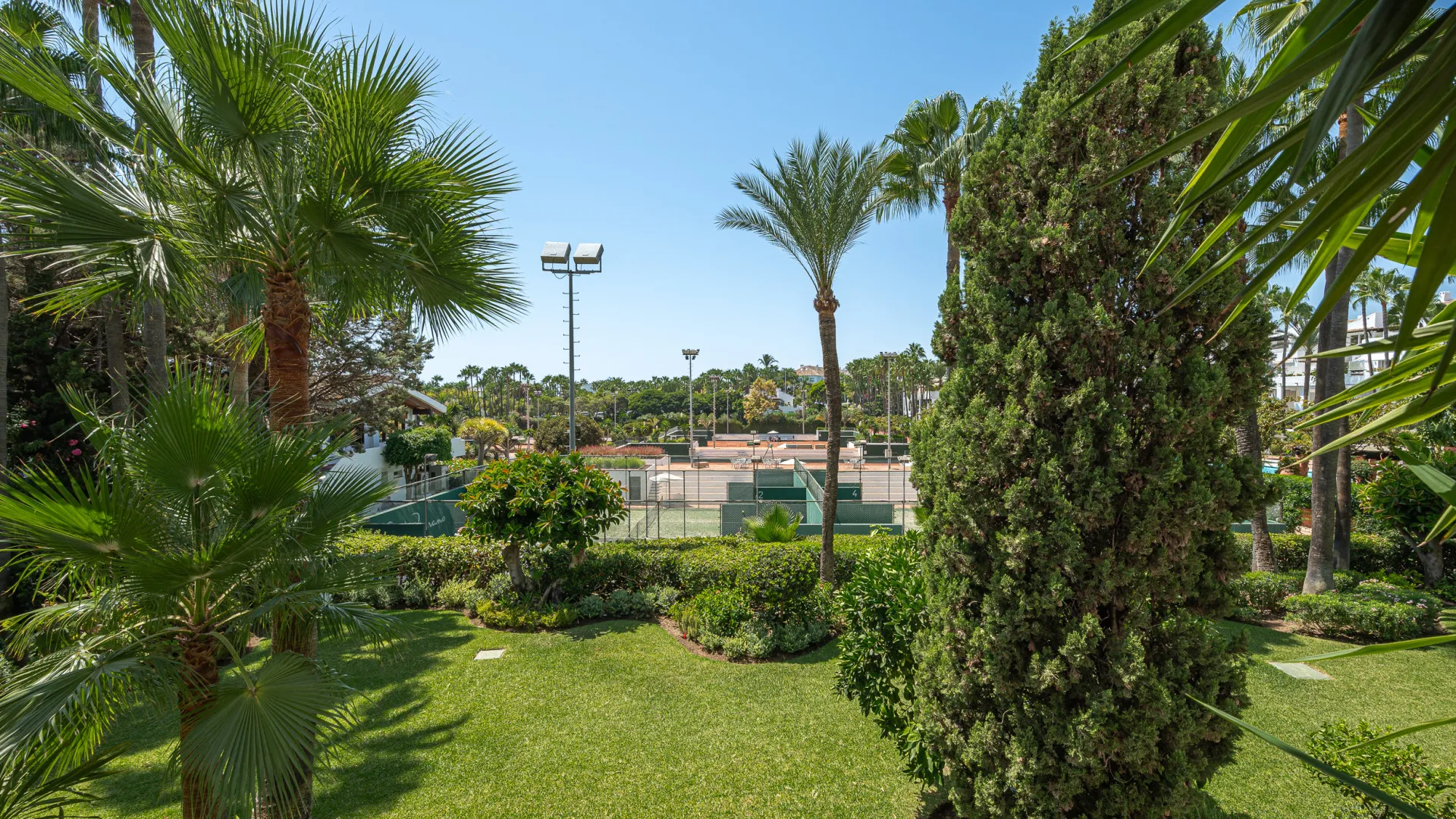 Buy Marina Puente Romano apartment