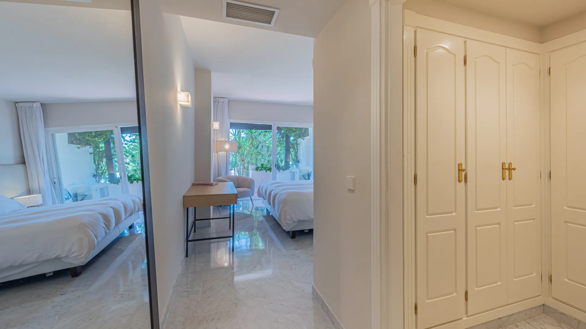 Buy Marina Puente Romano apartment