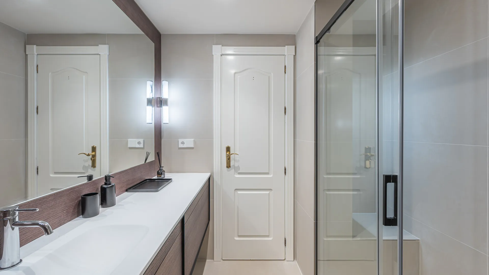 Buy Marina Puente Romano apartment