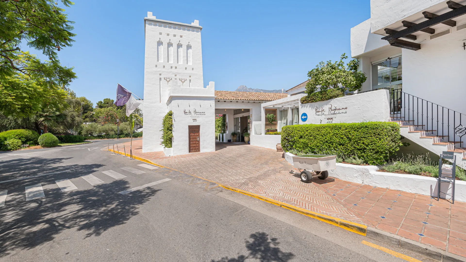 Buy Marina Puente Romano apartment