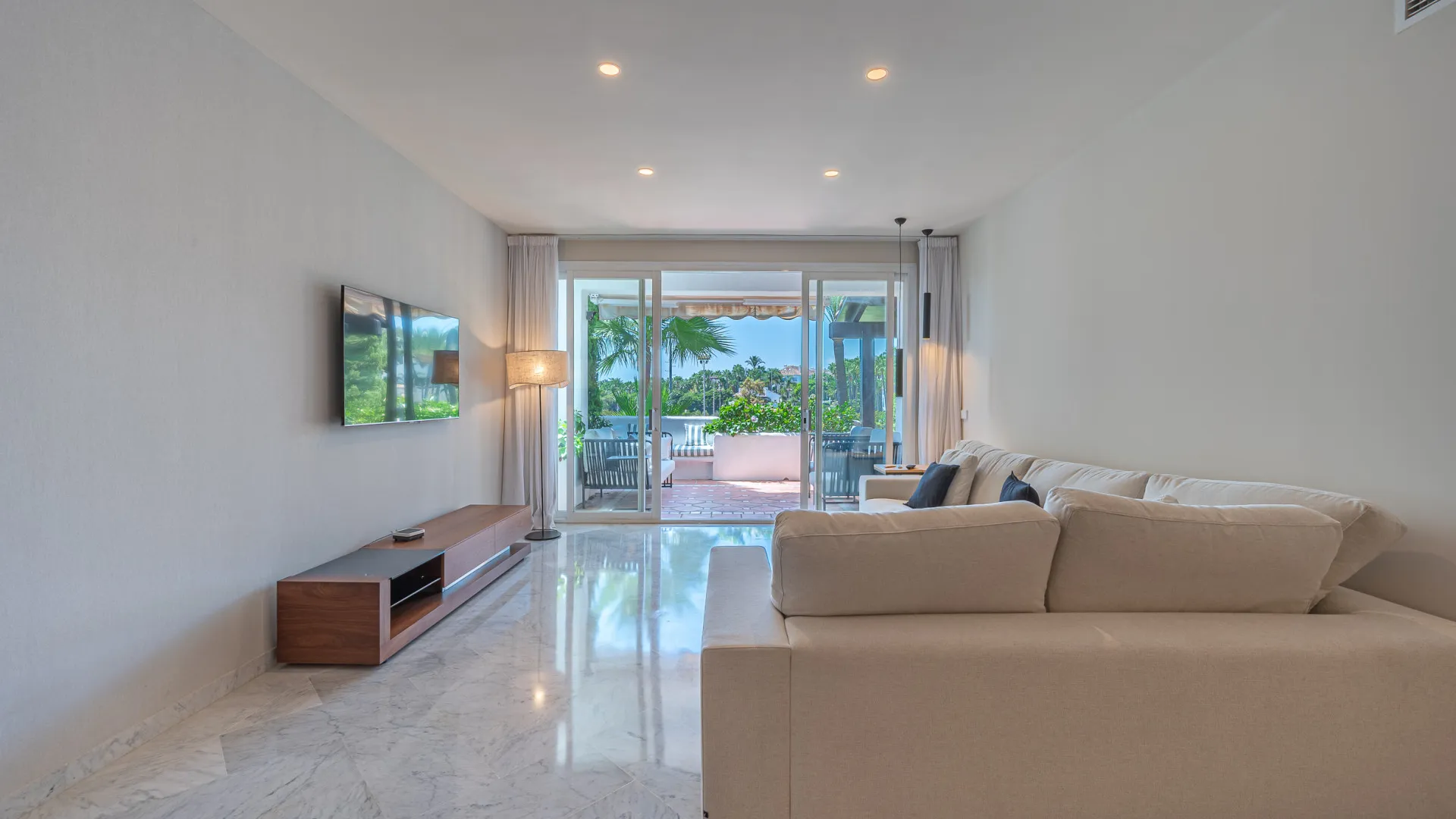 Buy Marina Puente Romano apartment