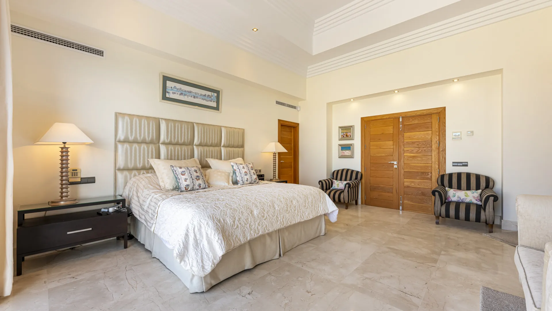 Comprar villa en Los Arqueros con 5 dormitorios