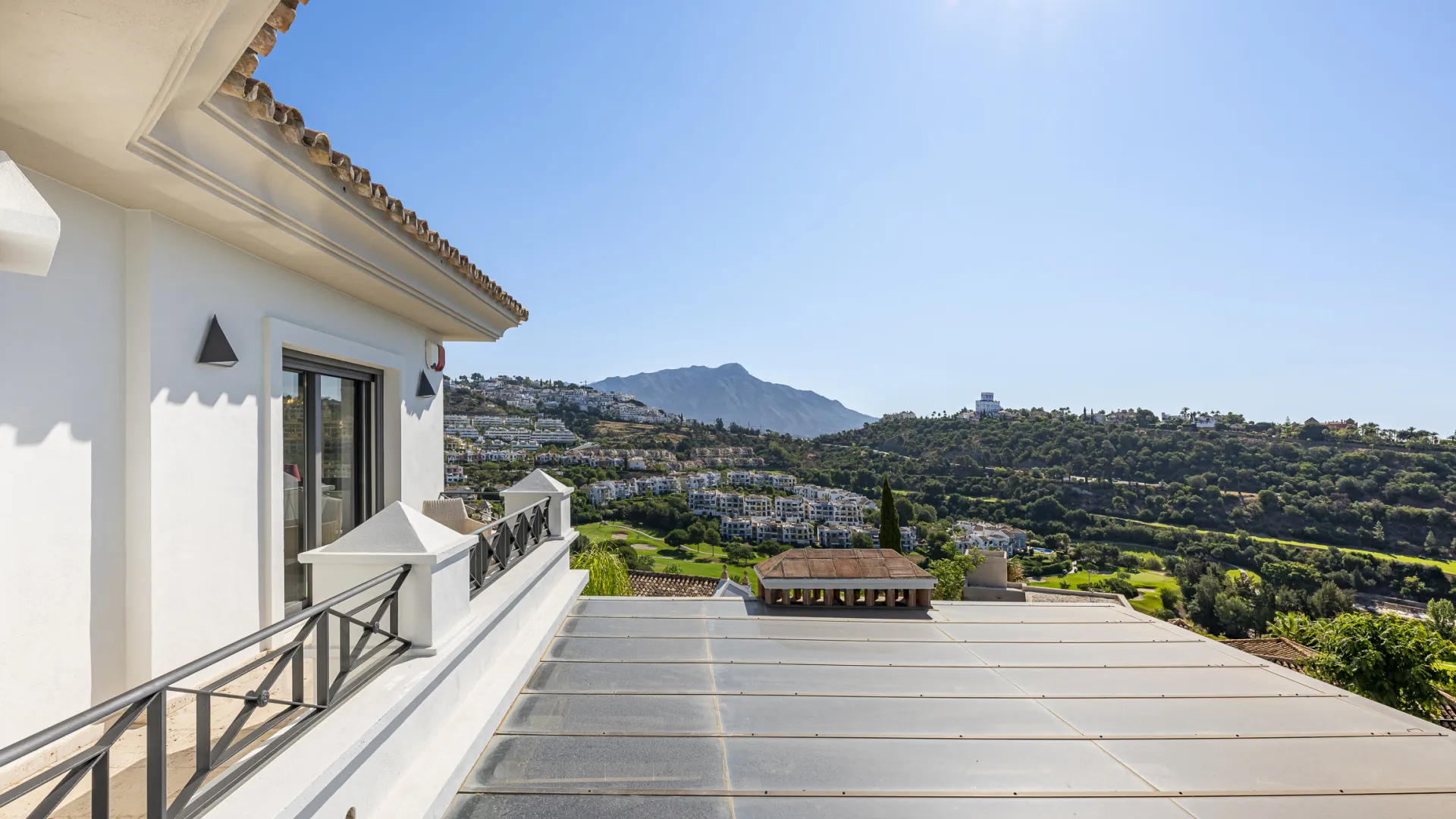 Comprar villa en Los Arqueros con 5 dormitorios