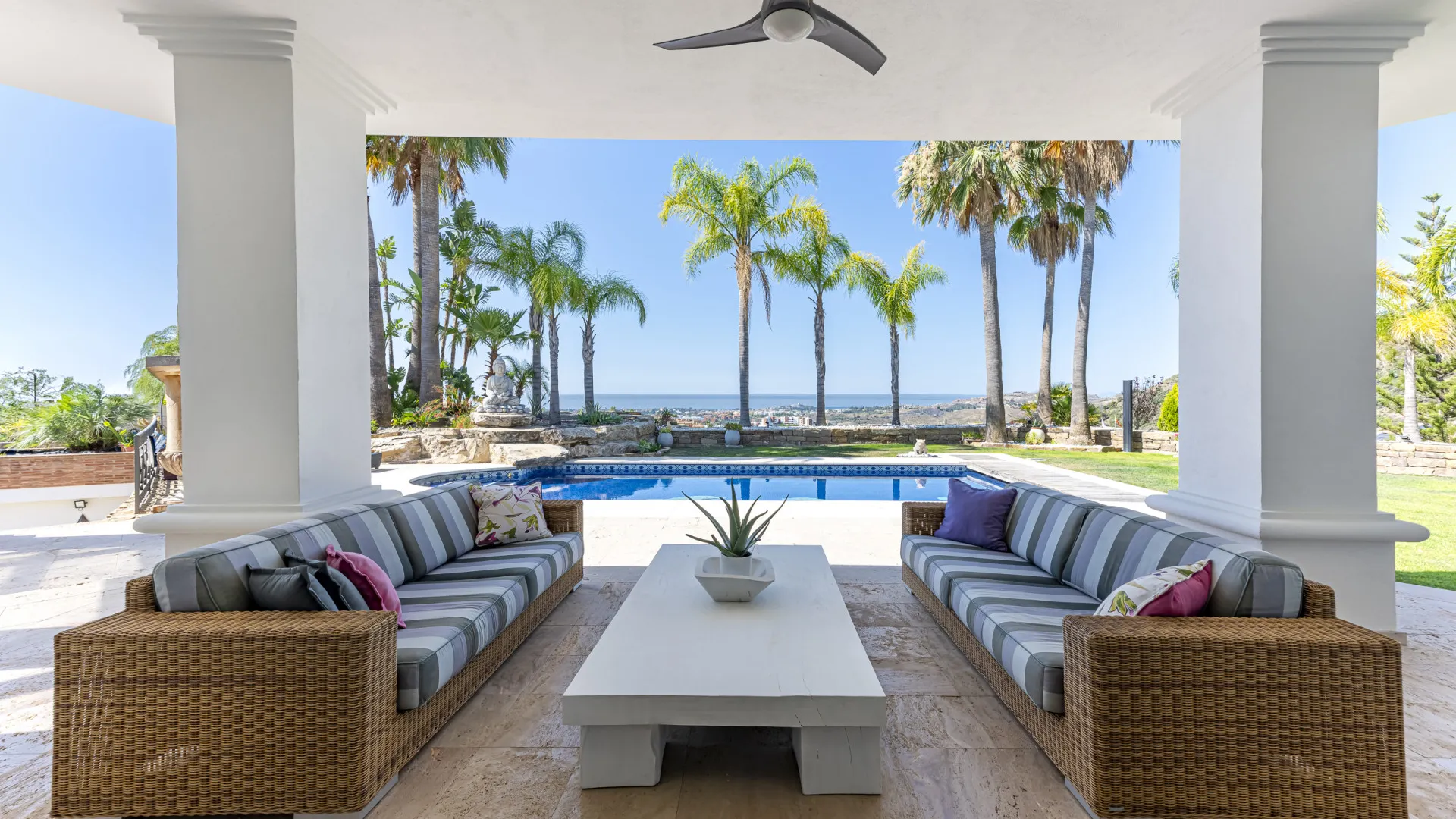 Comprar villa en Los Arqueros con 5 dormitorios