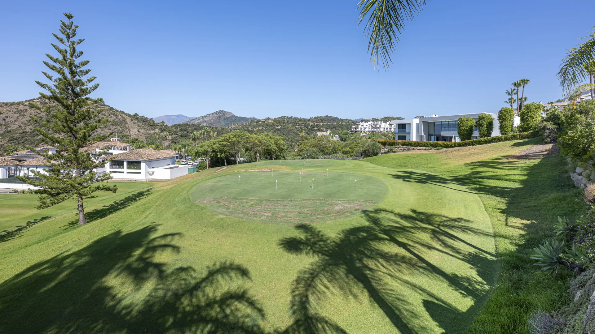 Comprar villa en Los Arqueros con 5 dormitorios