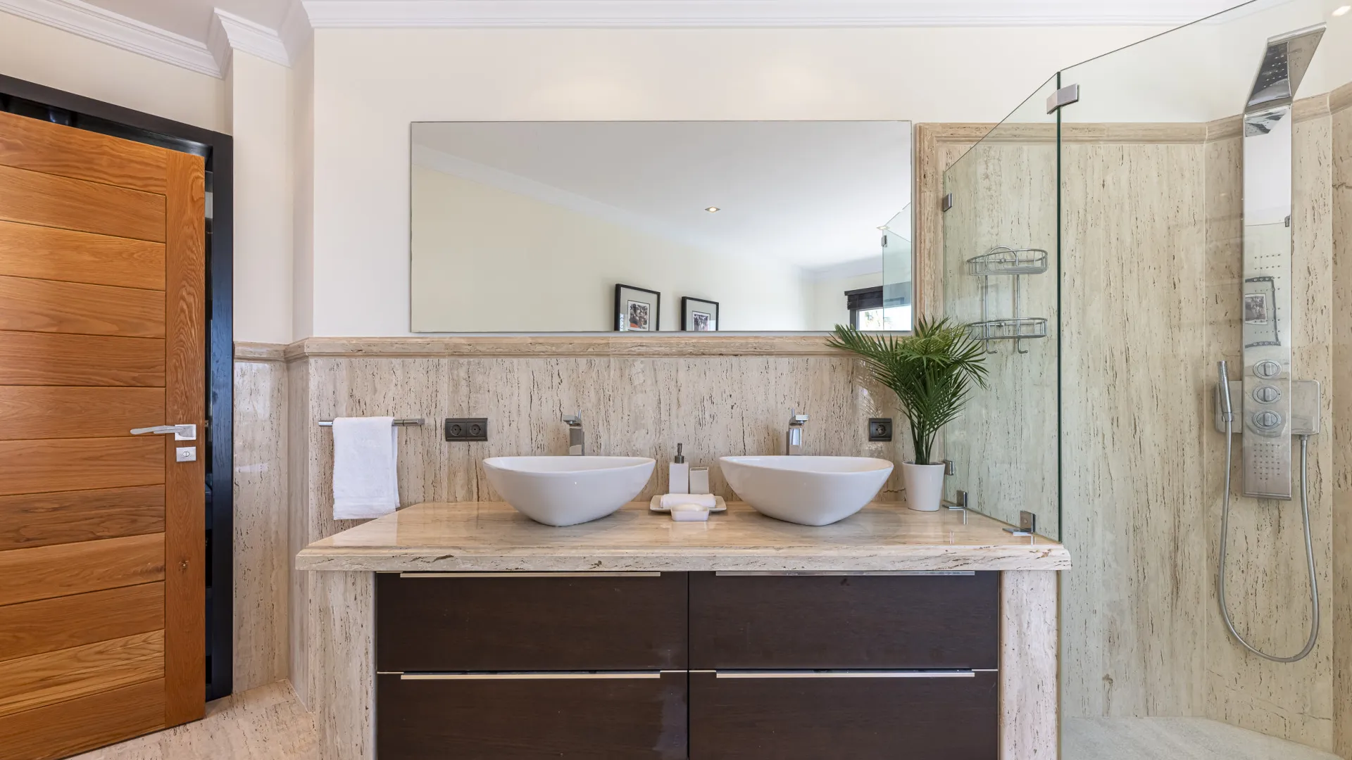 Comprar villa en Los Arqueros con 5 dormitorios