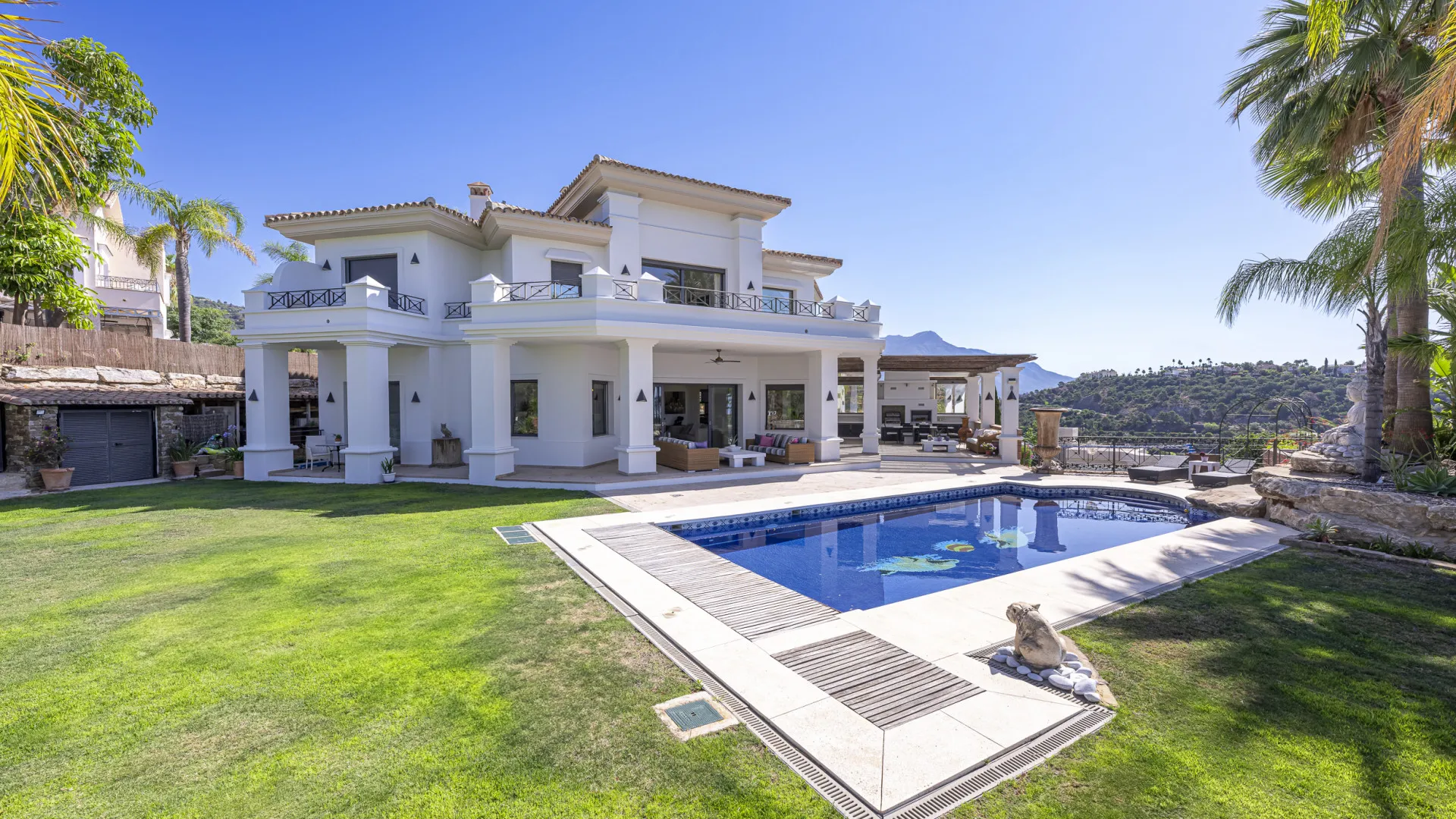 Comprar villa en Los Arqueros con 5 dormitorios