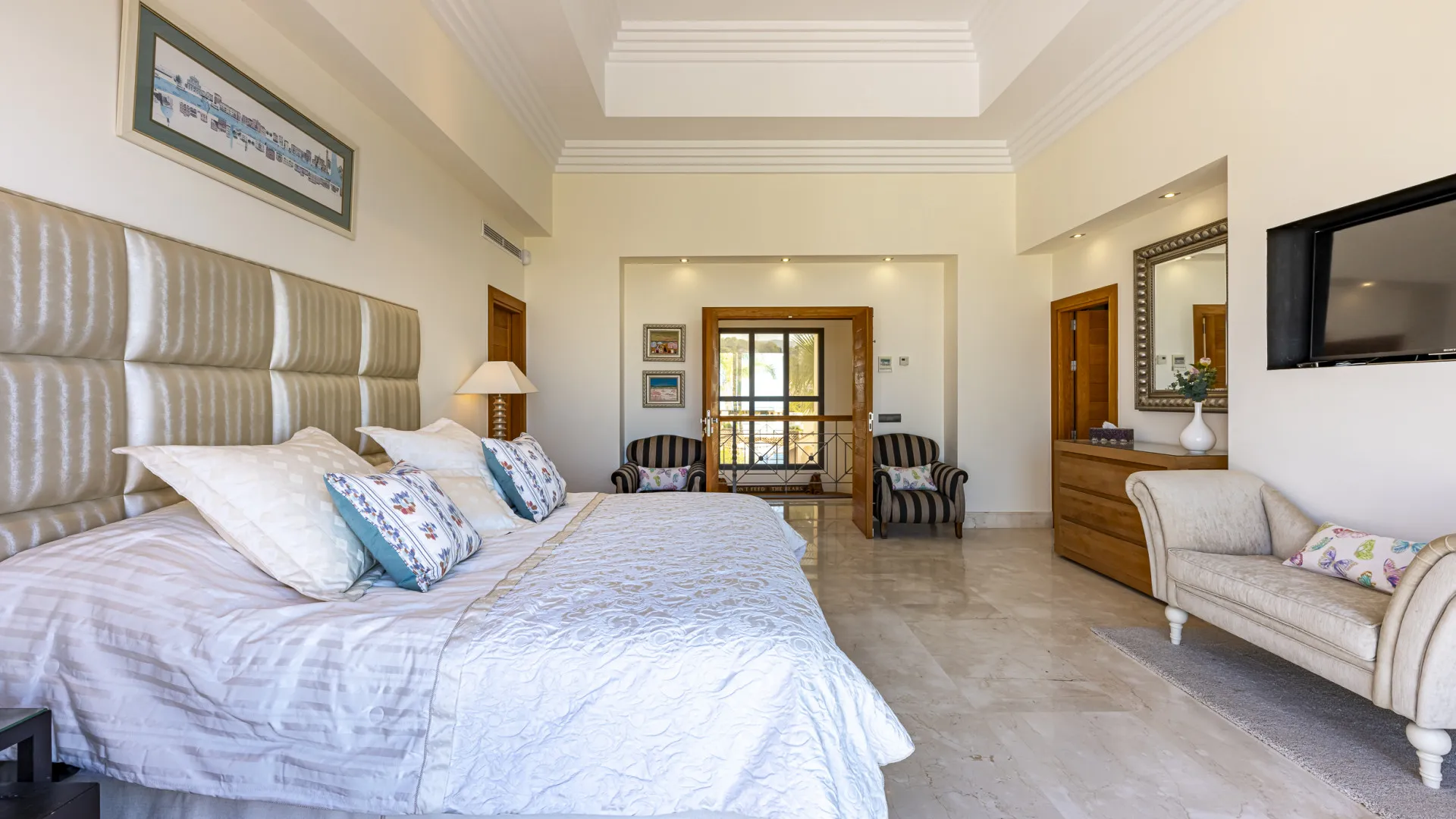 Comprar villa en Los Arqueros con 5 dormitorios