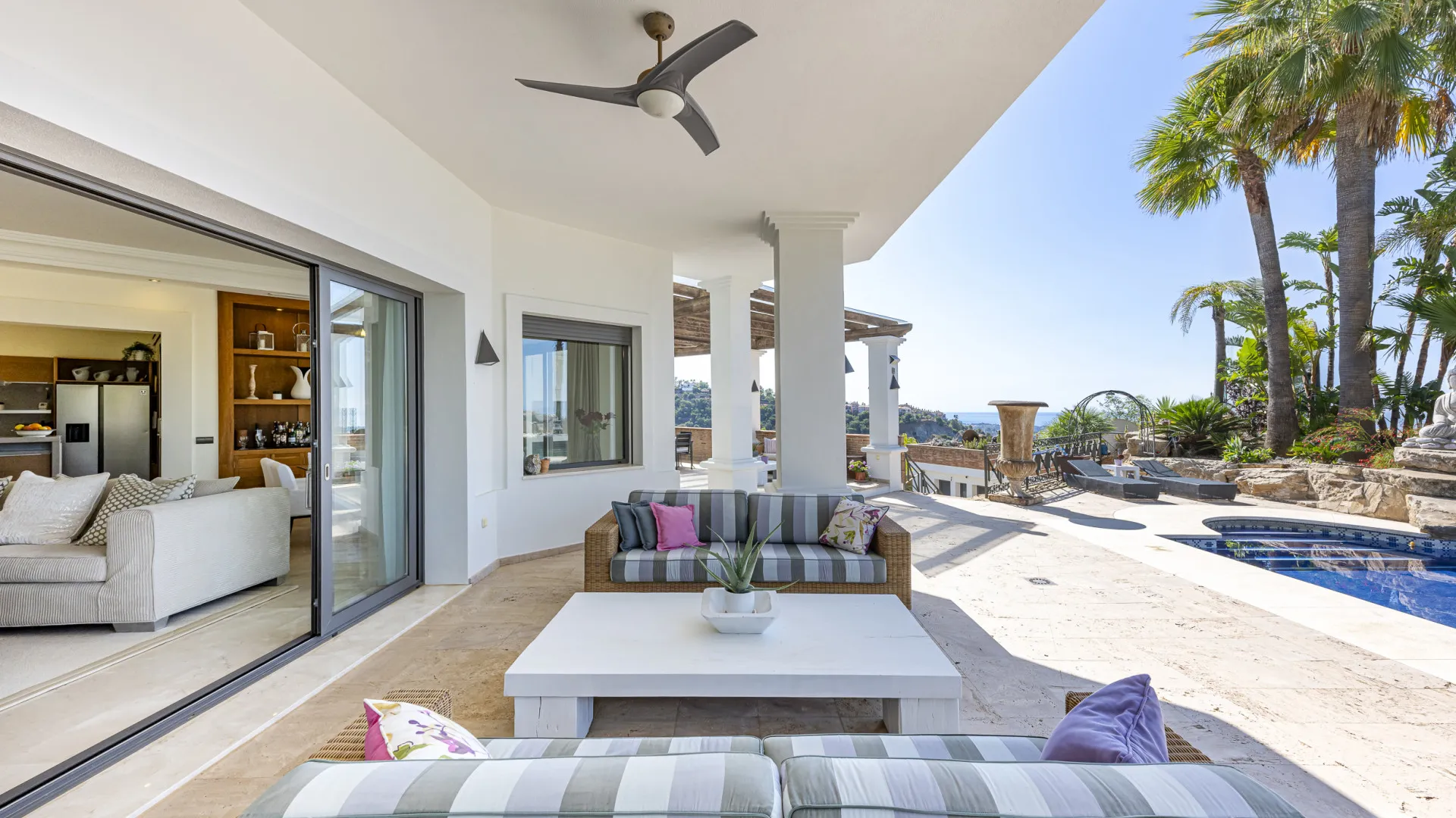 Comprar villa en Los Arqueros con 5 dormitorios