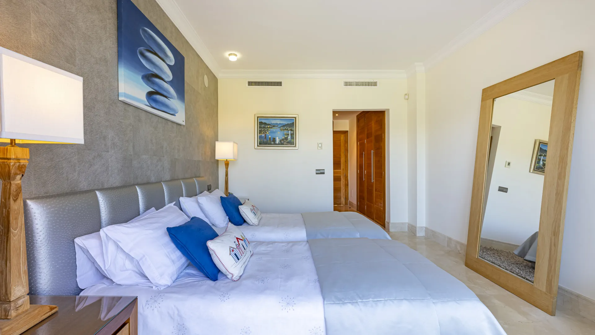 Comprar villa en Los Arqueros con 5 dormitorios