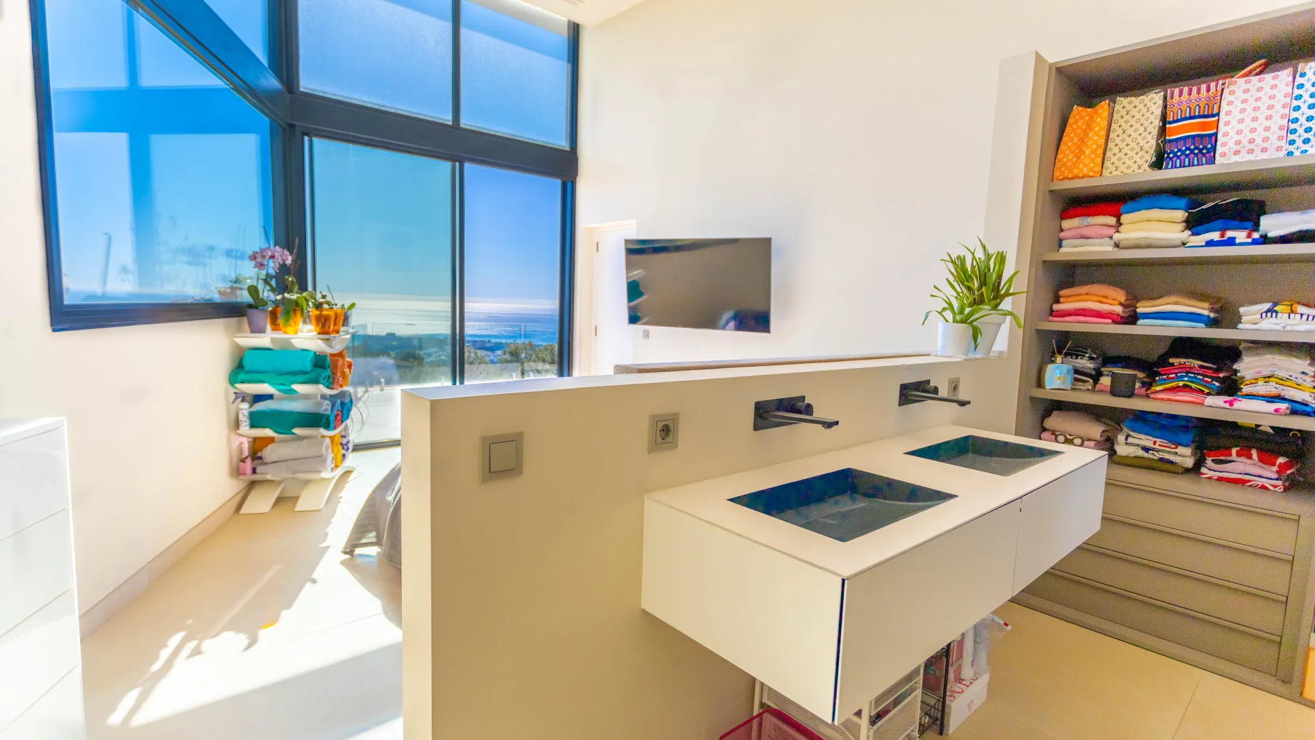 Buy Los Altos de los Monteros villa with 4 bedrooms