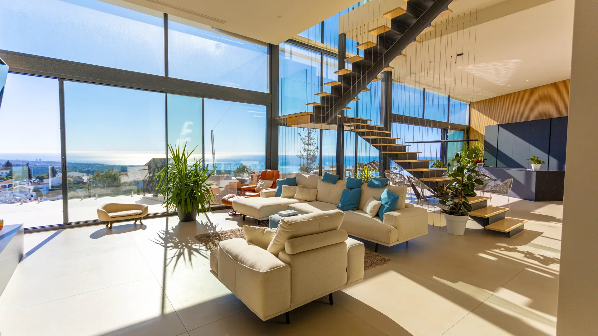 Buy Los Altos de los Monteros villa with 4 bedrooms