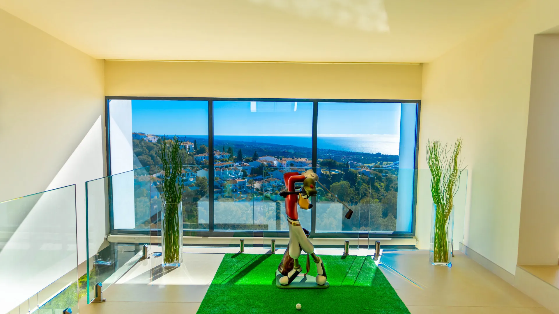 Buy Los Altos de los Monteros villa with 4 bedrooms