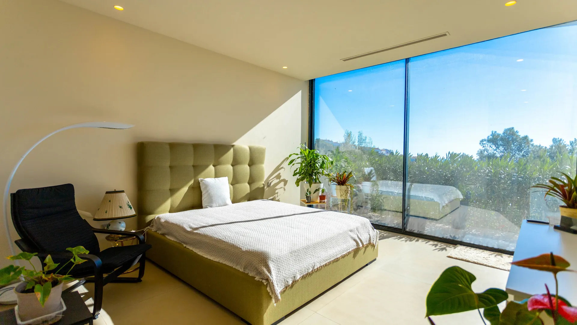 Buy Los Altos de los Monteros villa with 4 bedrooms