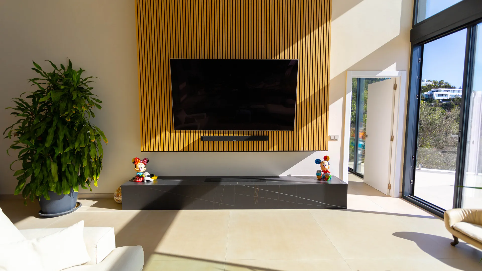 Buy Los Altos de los Monteros villa with 4 bedrooms