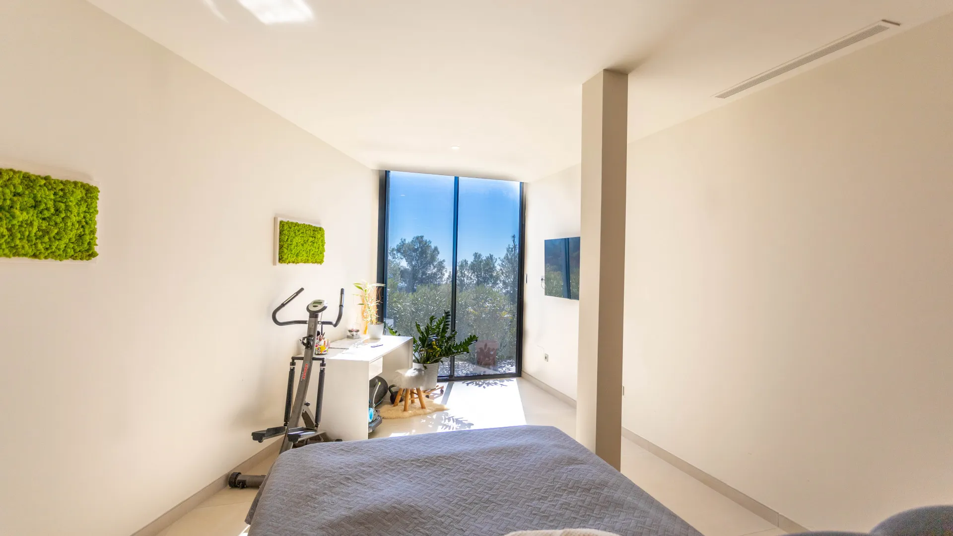 Buy Los Altos de los Monteros villa with 4 bedrooms